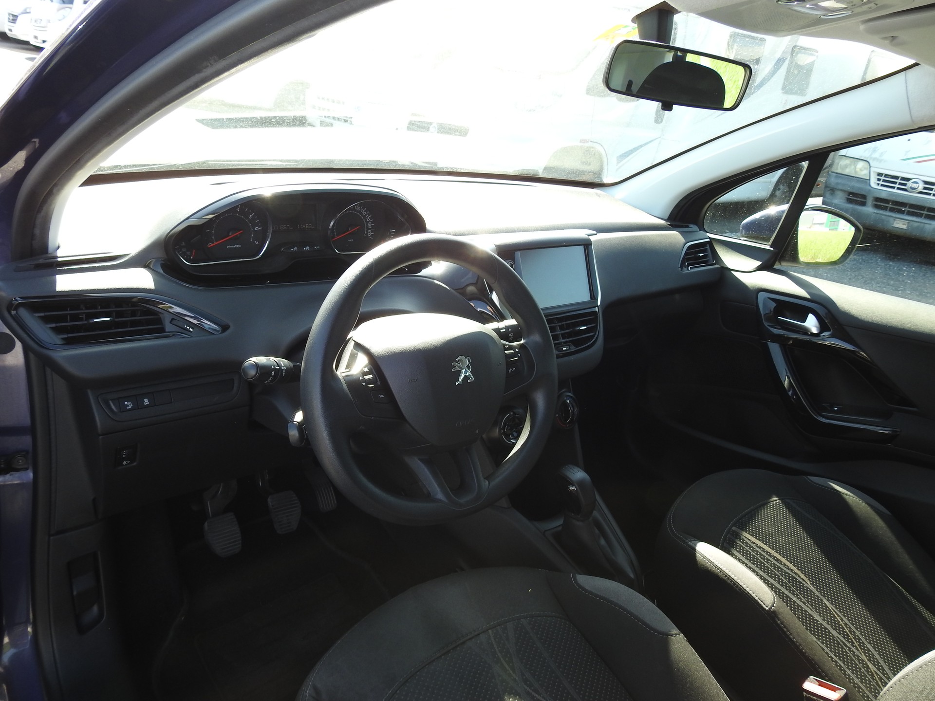 PEUGEOT 208 1.2 VTI Active-image-11