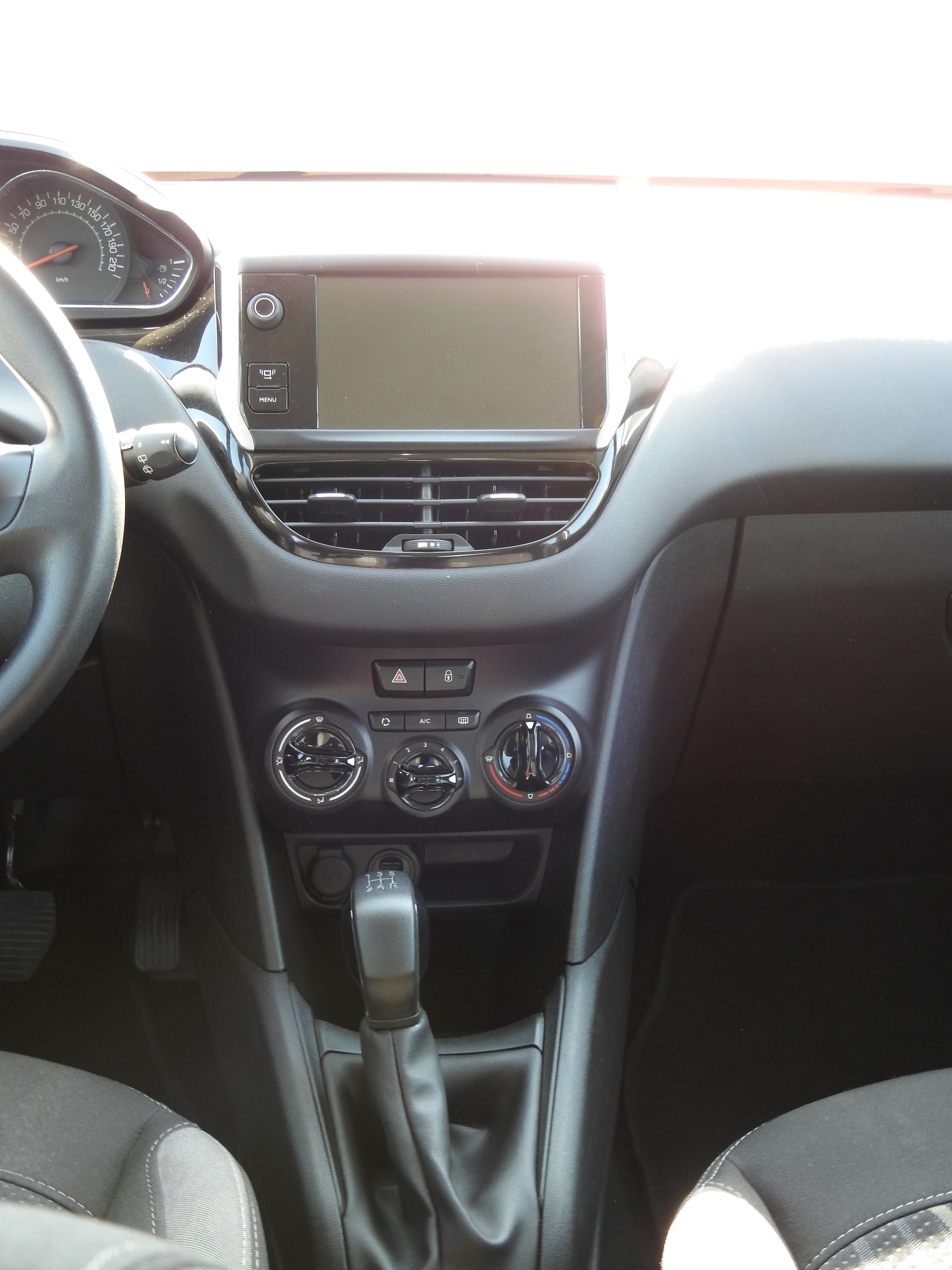PEUGEOT 208 1.2 VTI Active-image-17