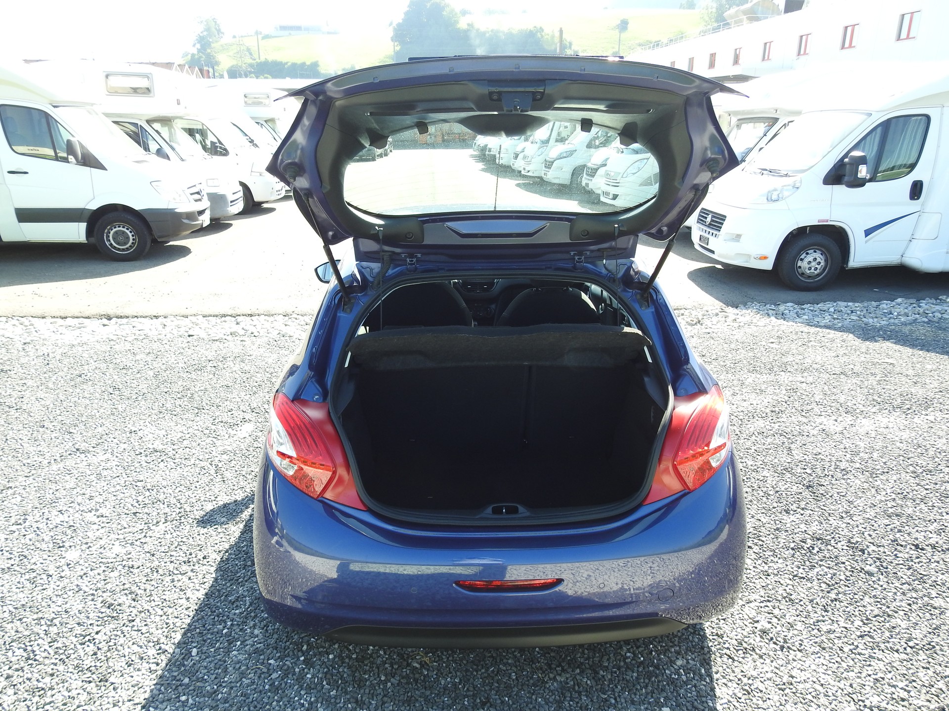PEUGEOT 208 1.2 VTI Active-image-9