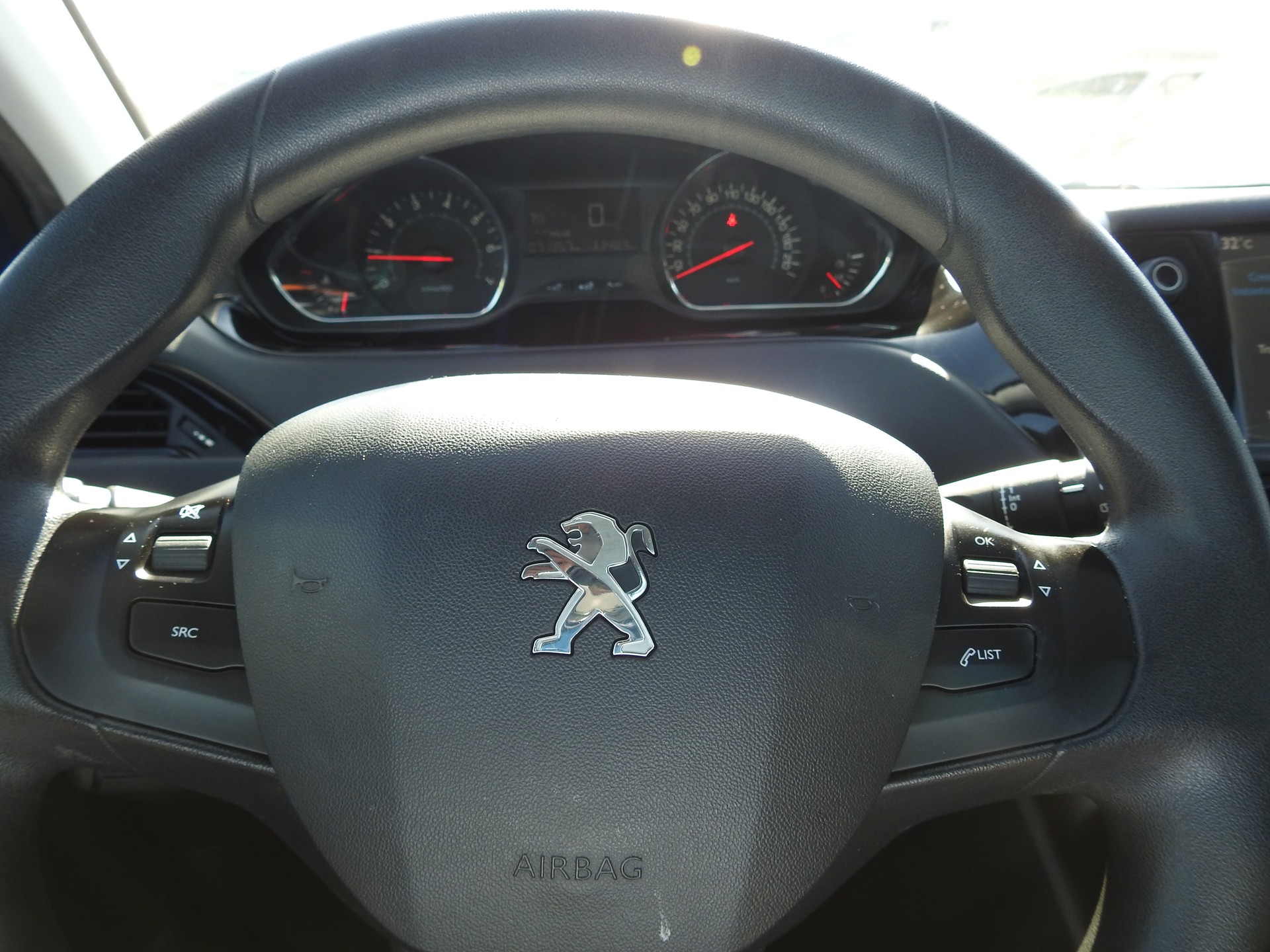 PEUGEOT 208 1.2 VTI Active-image-28