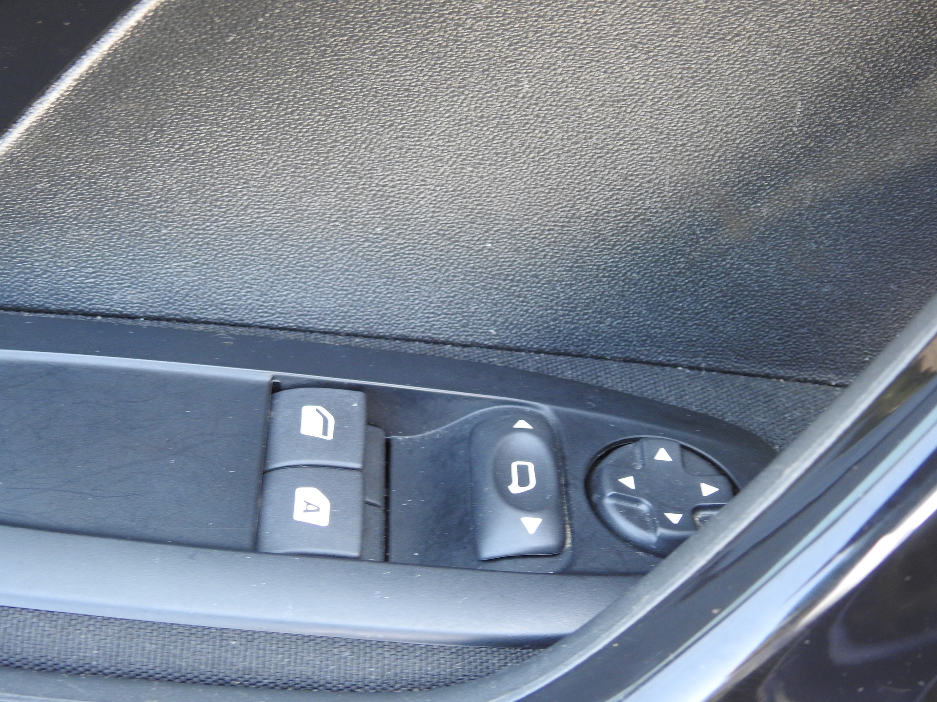 PEUGEOT 208 1.2 VTI Active-image-24