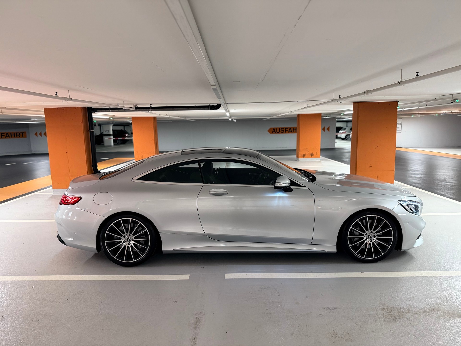MERCEDES-BENZ S 560 Coupé 4Matic 9G-Tronic-image-3