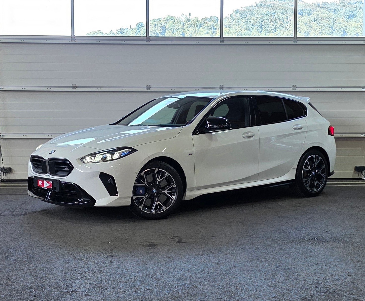 BMW M135 xDrive *Harman/Kardon*Sitzheizung*Rückfahrkamera*CarPlay&AndroidAuto*-image-0