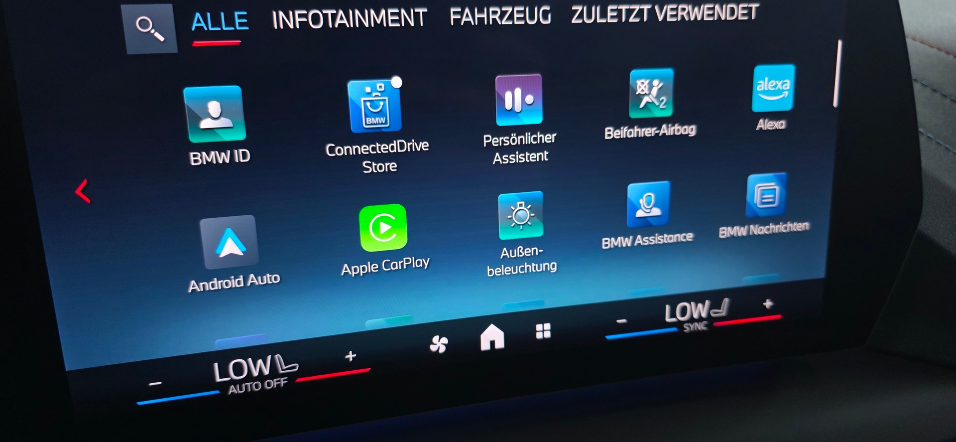 BMW M135 xDrive *Harman/Kardon*Sitzheizung*Rückfahrkamera*CarPlay&AndroidAuto*-image-21