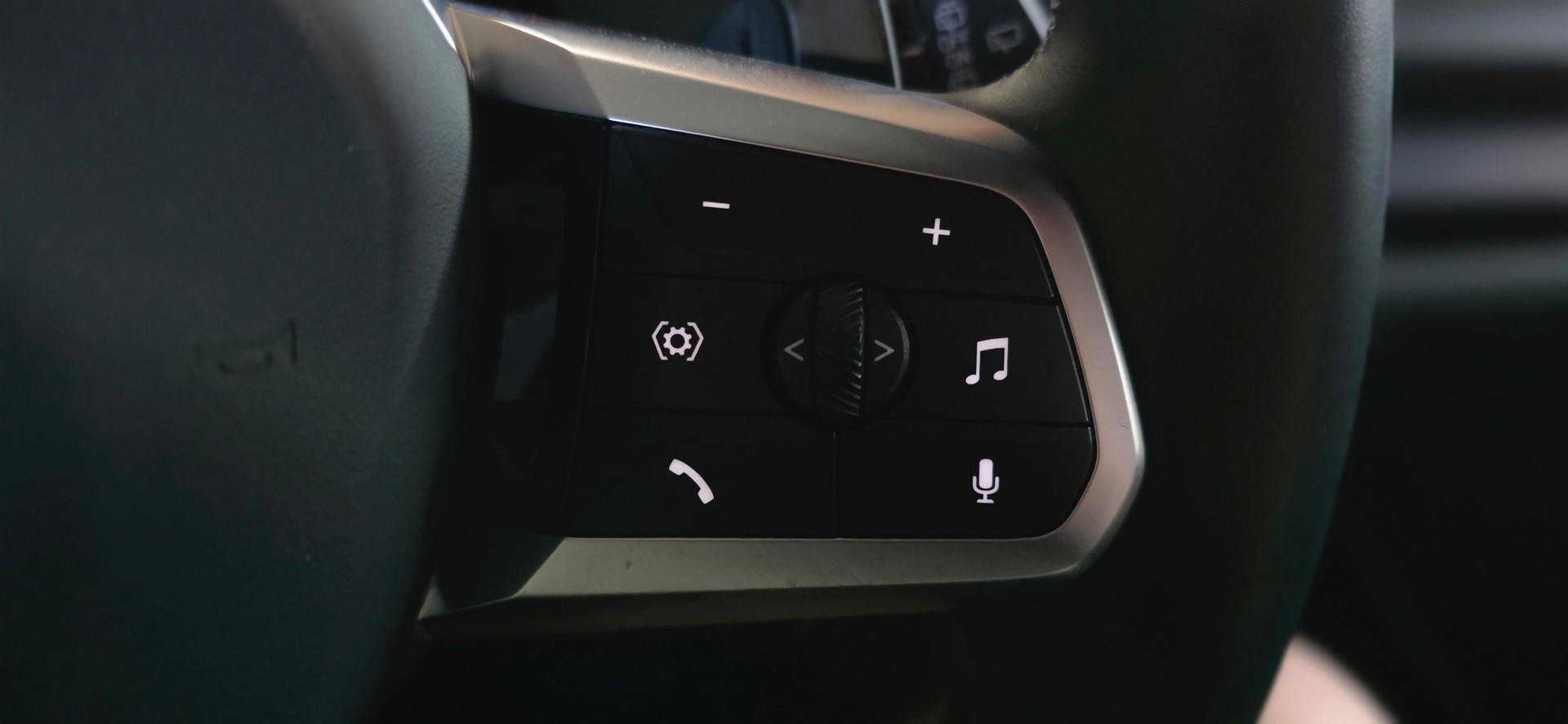 BMW M135 xDrive *Harman/Kardon*Sitzheizung*Rückfahrkamera*CarPlay&AndroidAuto*-image-12