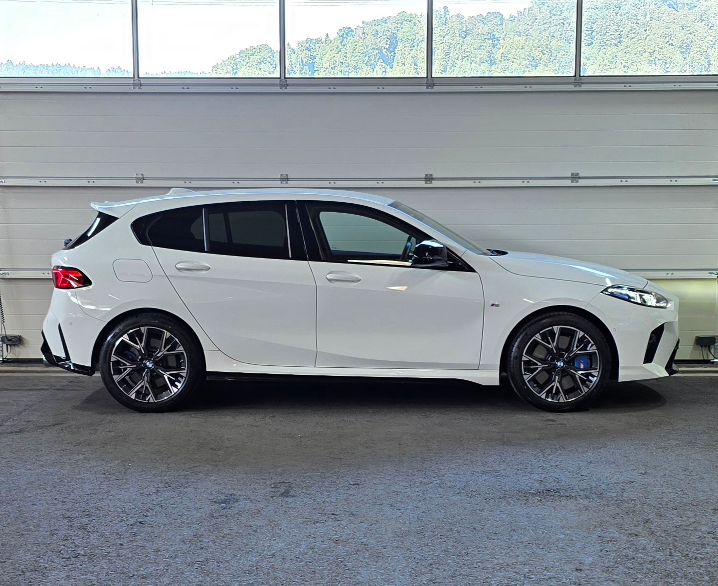 BMW M135 xDrive *Harman/Kardon*Sitzheizung*Rückfahrkamera*CarPlay&AndroidAuto*-image-5