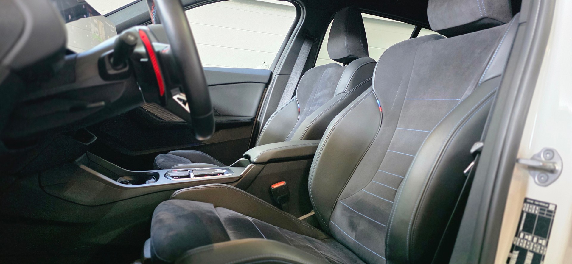 BMW M135 xDrive *Harman/Kardon*Sitzheizung*Rückfahrkamera*CarPlay&AndroidAuto*-image-9