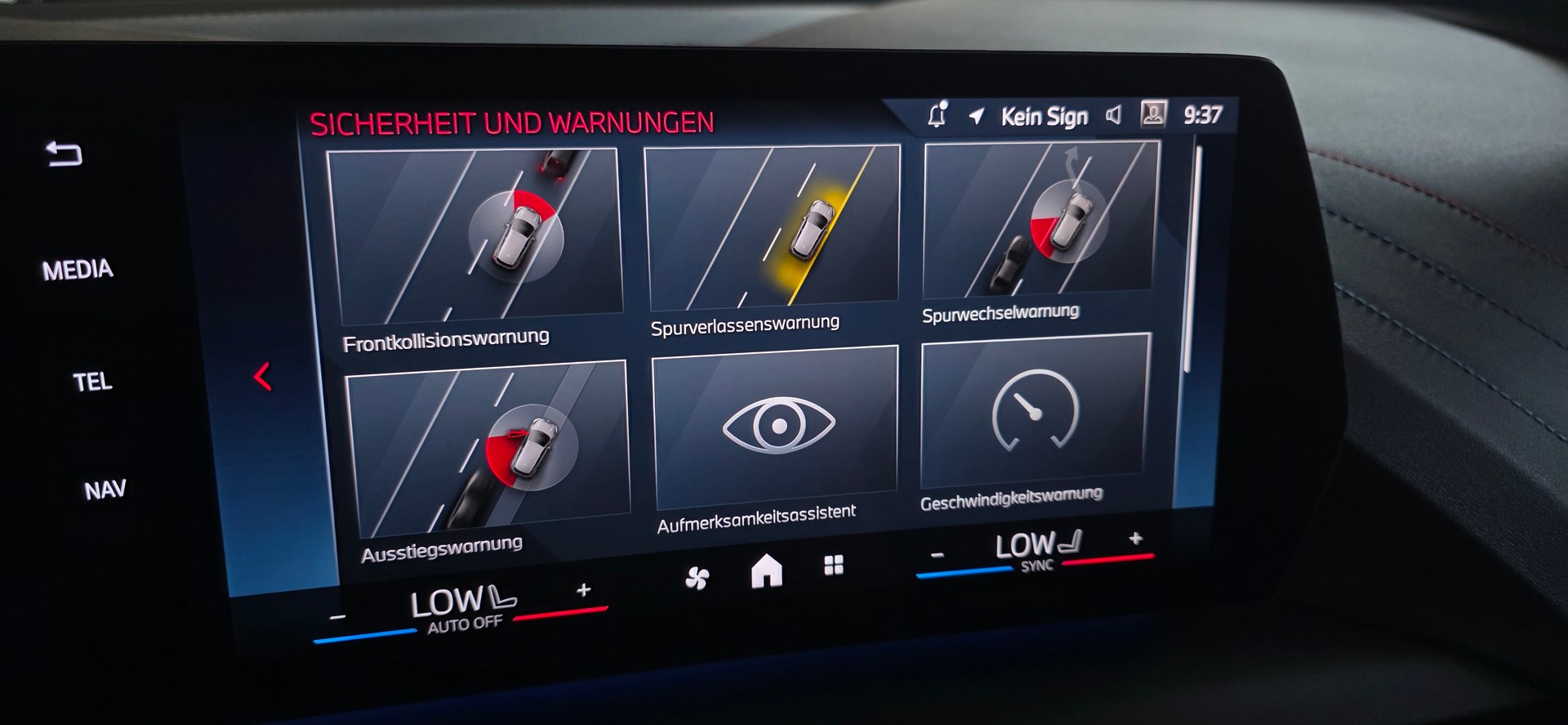 BMW M135 xDrive *Harman/Kardon*Sitzheizung*Rückfahrkamera*CarPlay&AndroidAuto*-image-18