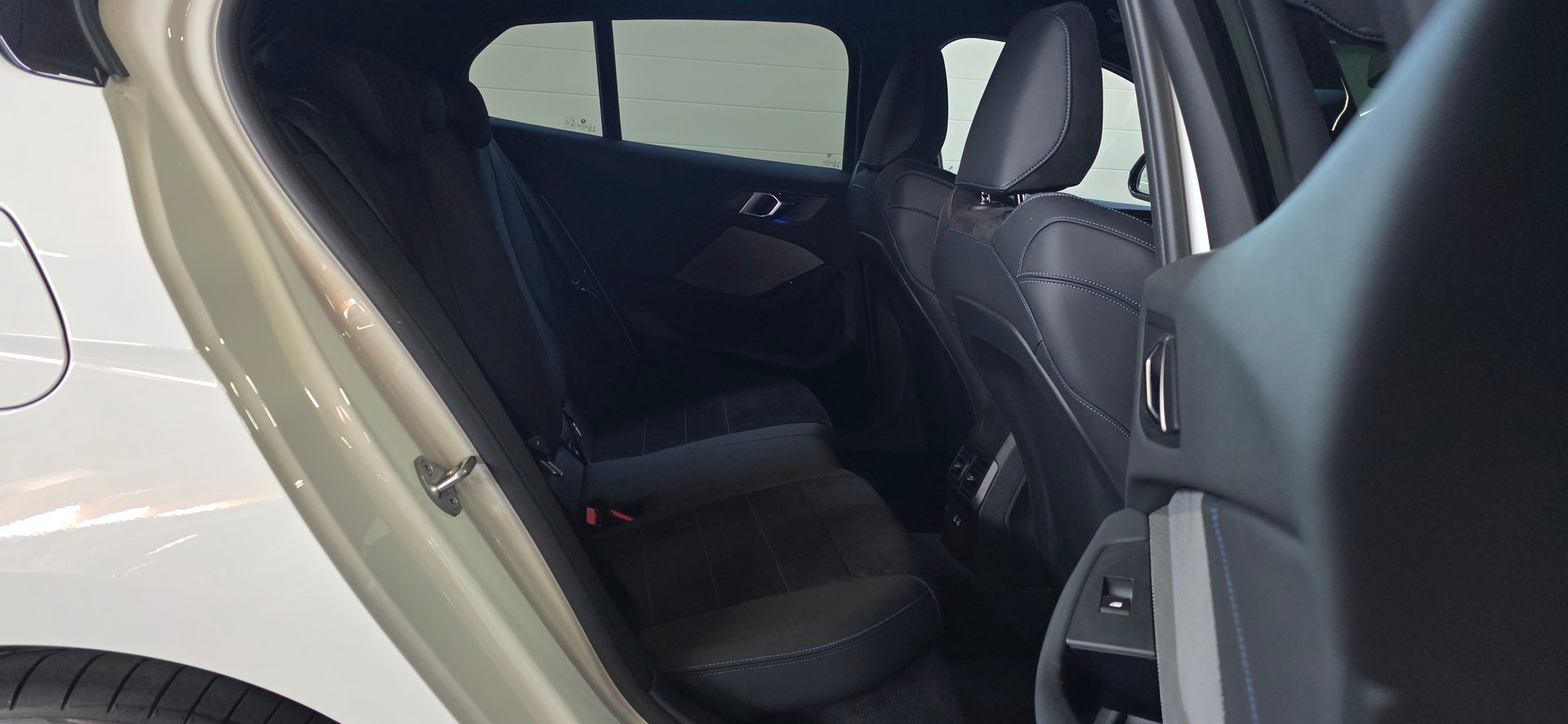 BMW M135 xDrive *Harman/Kardon*Sitzheizung*Rückfahrkamera*CarPlay&AndroidAuto*-image-27