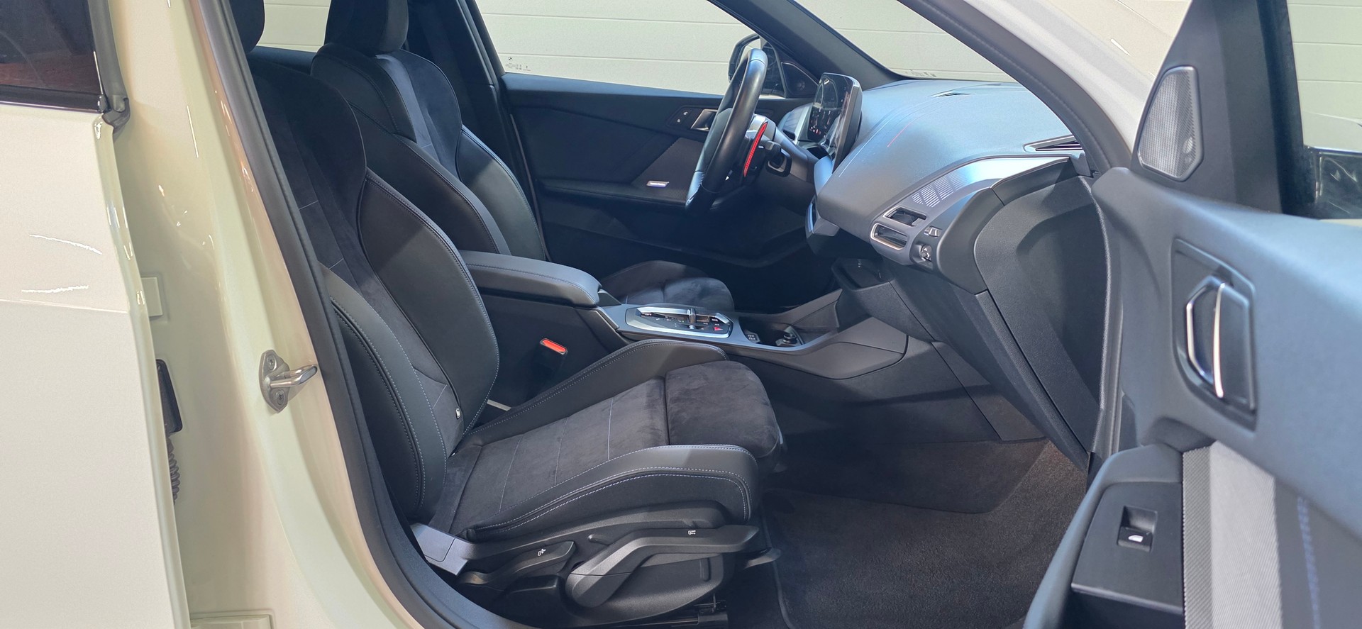 BMW M135 xDrive *Harman/Kardon*Sitzheizung*Rückfahrkamera*CarPlay&AndroidAuto*-image-25