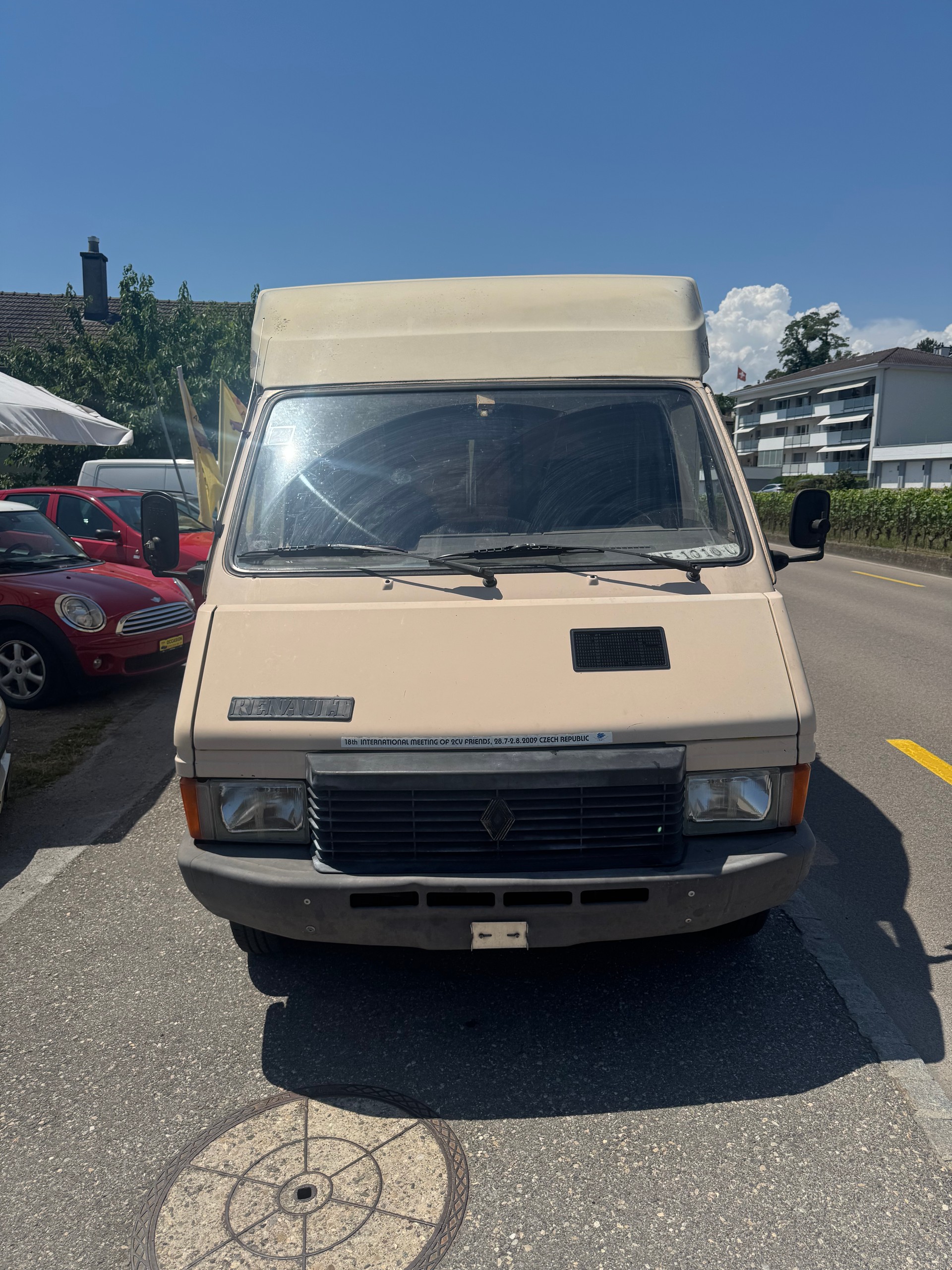 RENAULT TRAFIC-image-0