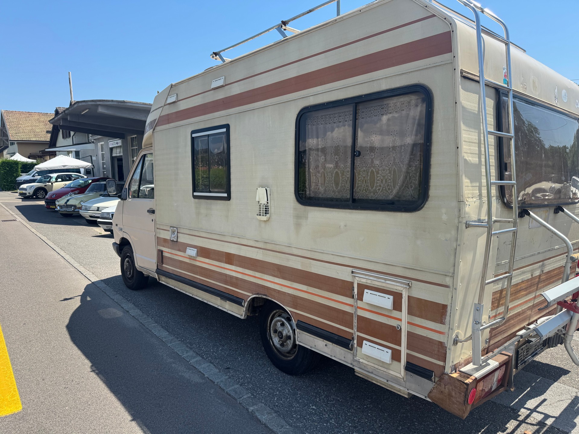 RENAULT TRAFIC-image-1