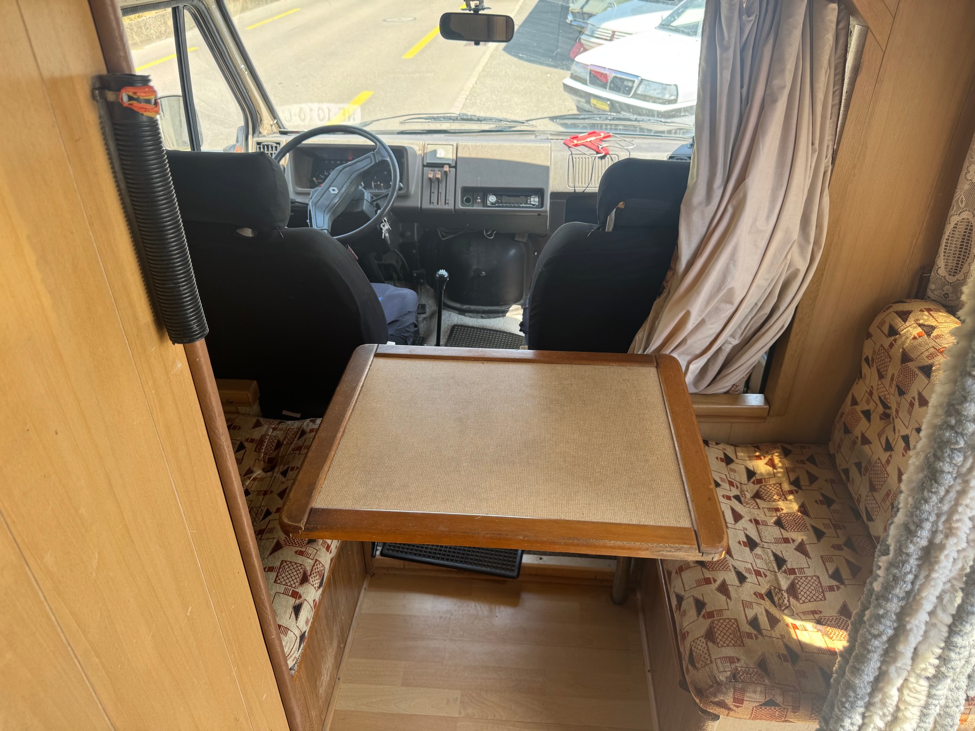 RENAULT TRAFIC-image-11