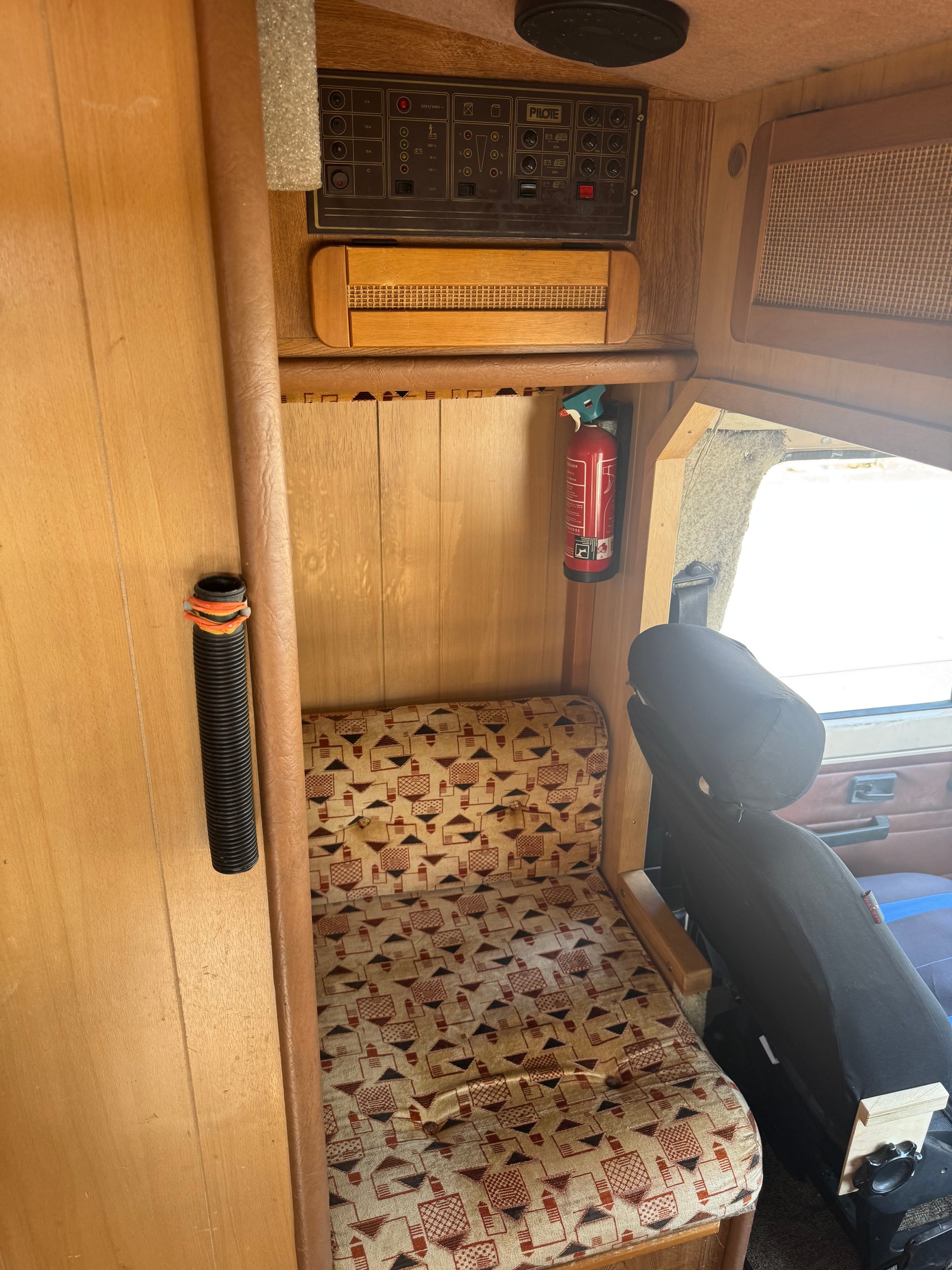 RENAULT TRAFIC-image-10