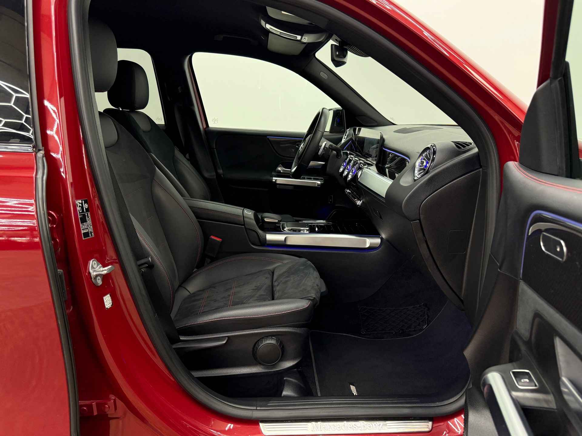 MERCEDES-BENZ GLB 250 4Matic AMG Line 8G-Tronic-image-20
