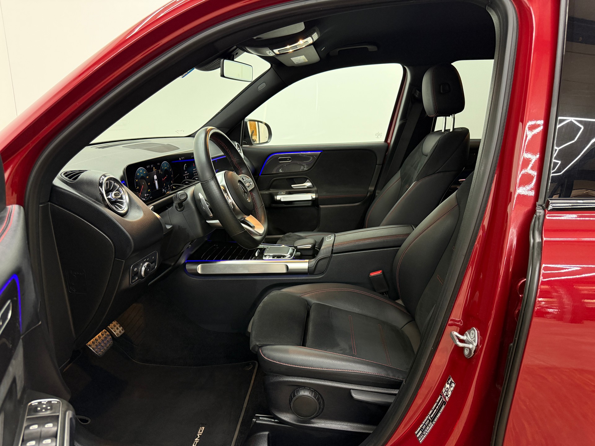 MERCEDES-BENZ GLB 250 4Matic AMG Line 8G-Tronic-image-18