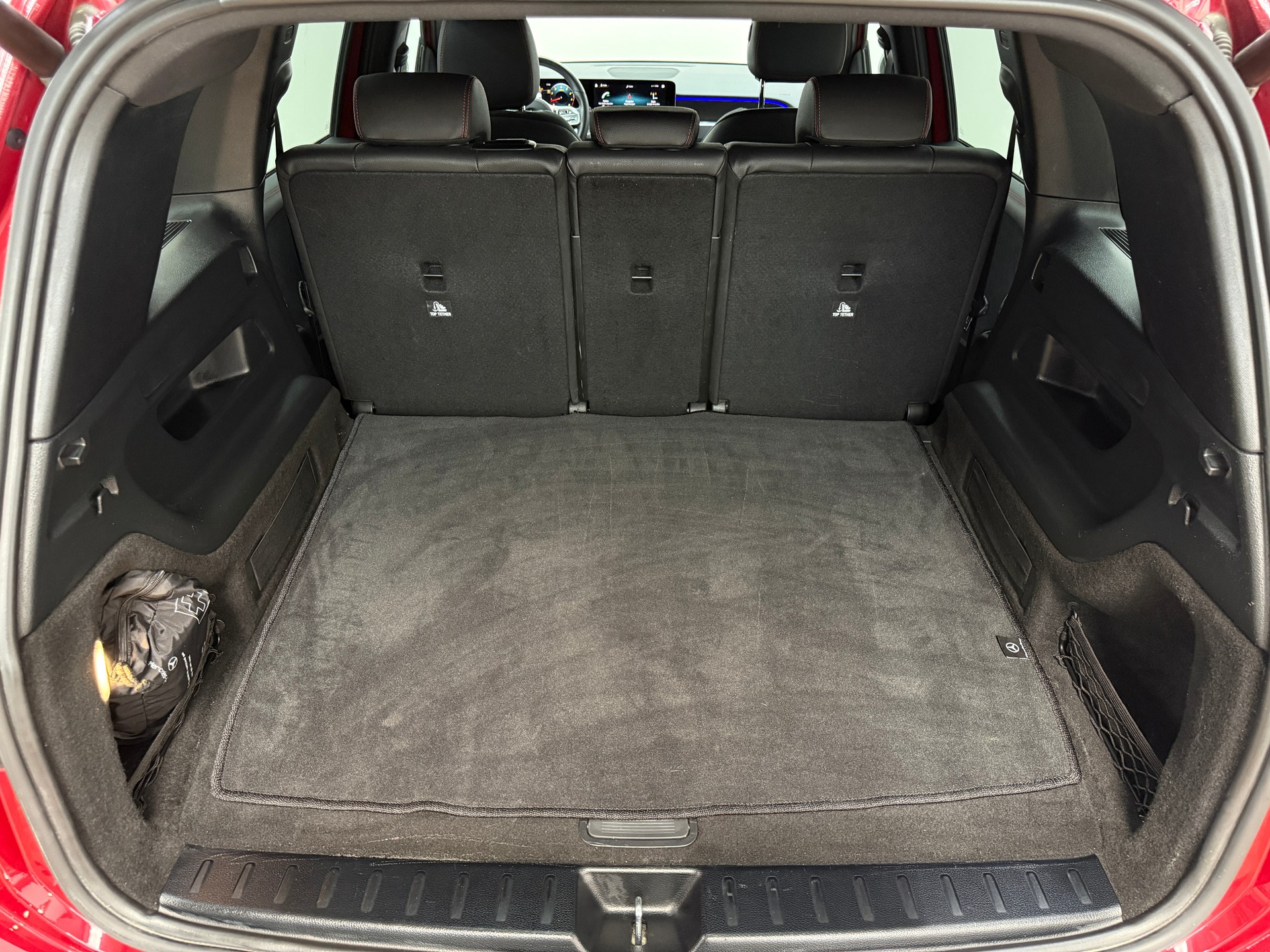 MERCEDES-BENZ GLB 250 4Matic AMG Line 8G-Tronic-image-24