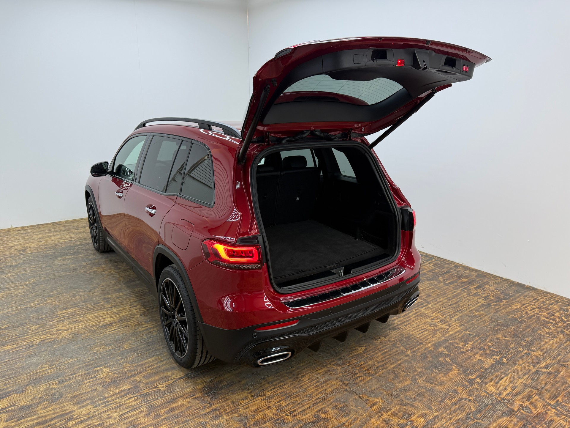 MERCEDES-BENZ GLB 250 4Matic AMG Line 8G-Tronic-image-23