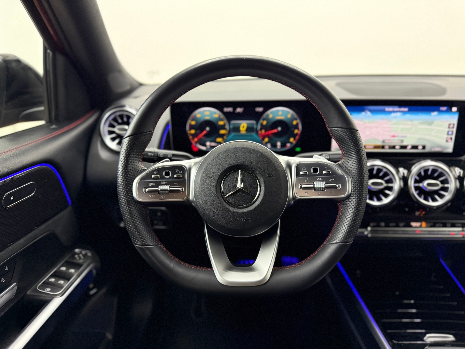 MERCEDES-BENZ GLB 250 4Matic AMG Line 8G-Tronic-image-27