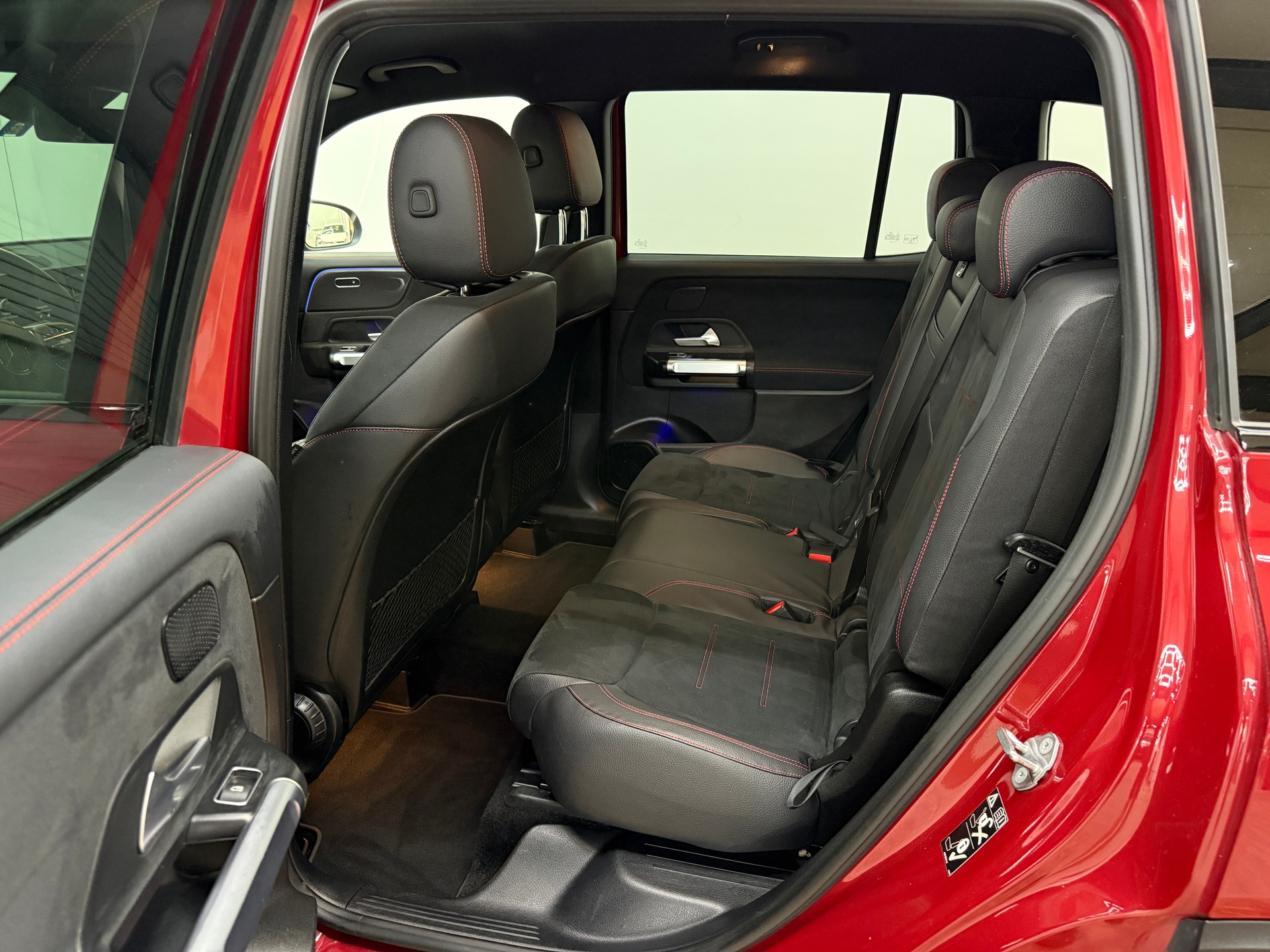 MERCEDES-BENZ GLB 250 4Matic AMG Line 8G-Tronic-image-22