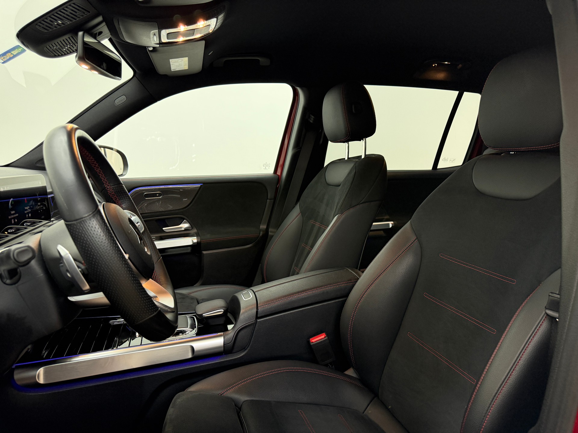 MERCEDES-BENZ GLB 250 4Matic AMG Line 8G-Tronic-image-19