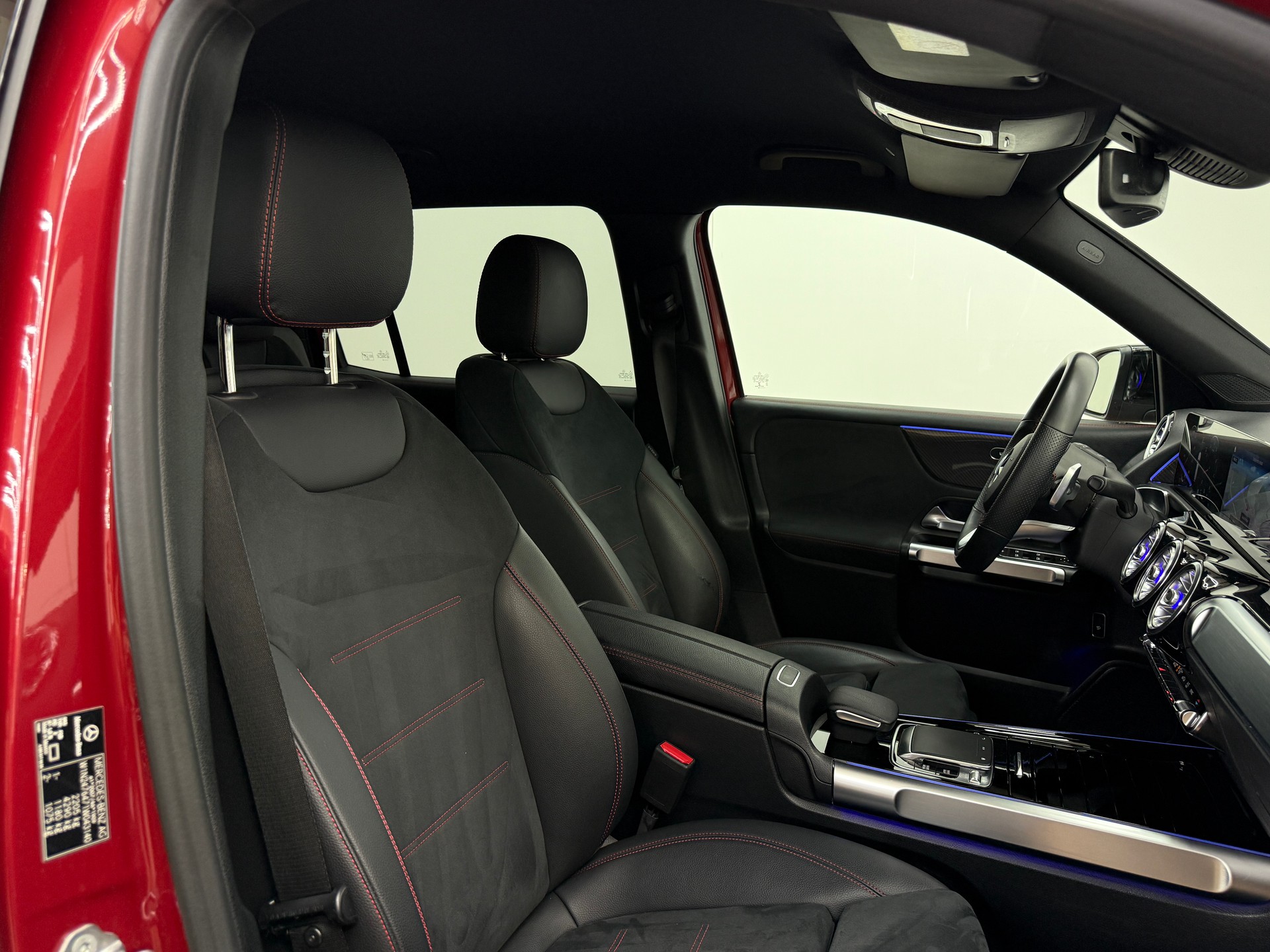 MERCEDES-BENZ GLB 250 4Matic AMG Line 8G-Tronic-image-21