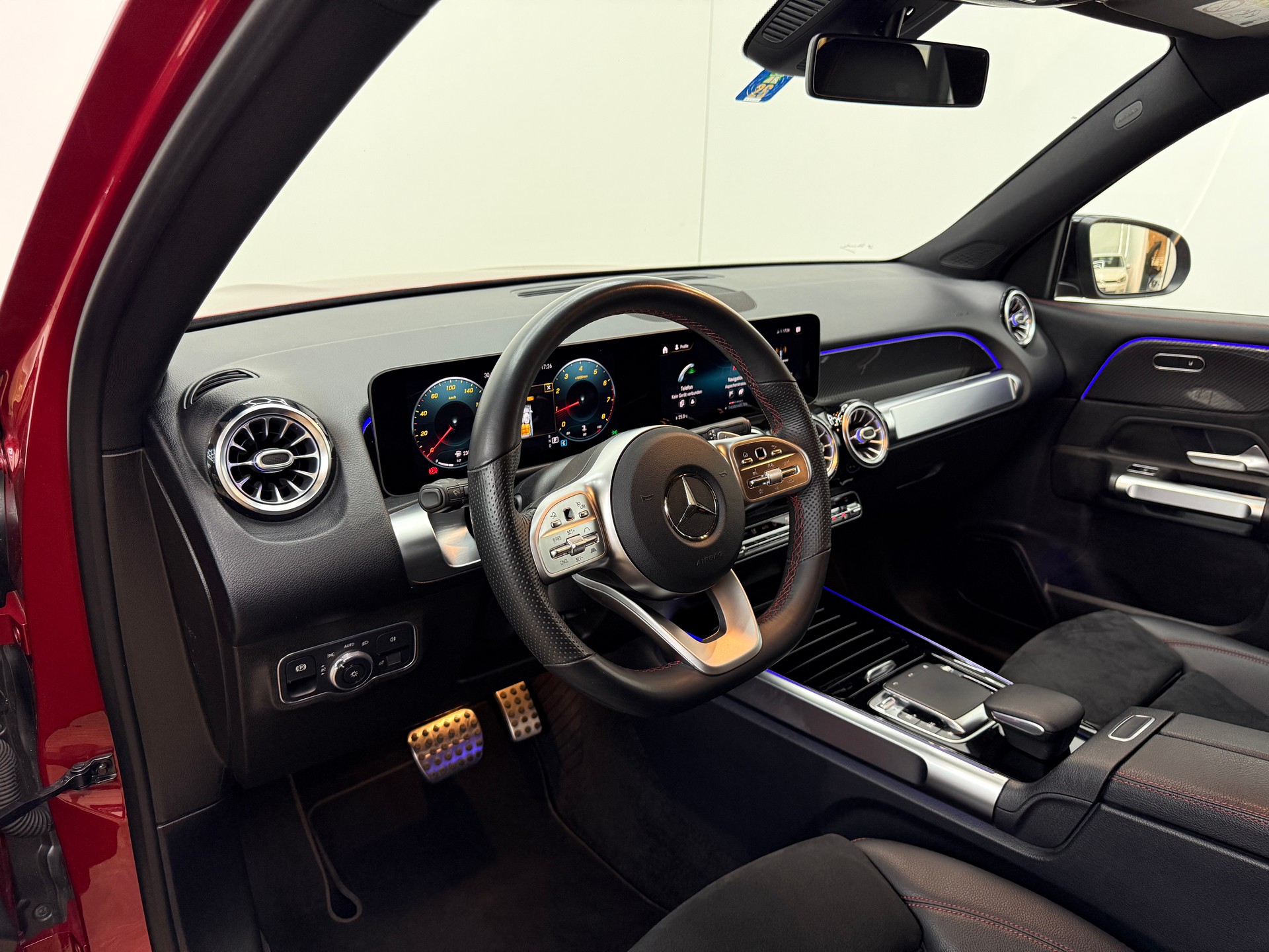 MERCEDES-BENZ GLB 250 4Matic AMG Line 8G-Tronic-image-25