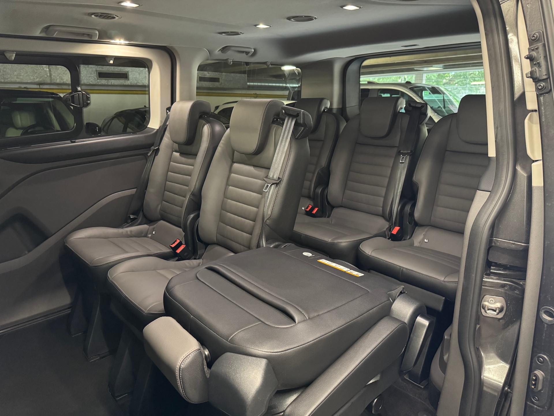 FORD Tourneo Custom 320 L1H1 Titanium X A-image-12