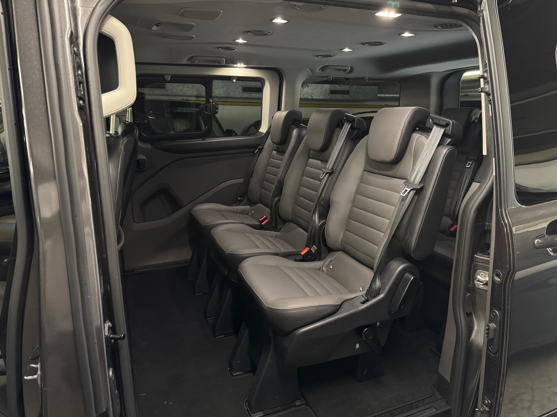 FORD Tourneo Custom 320 L1H1 Titanium X A-image-11