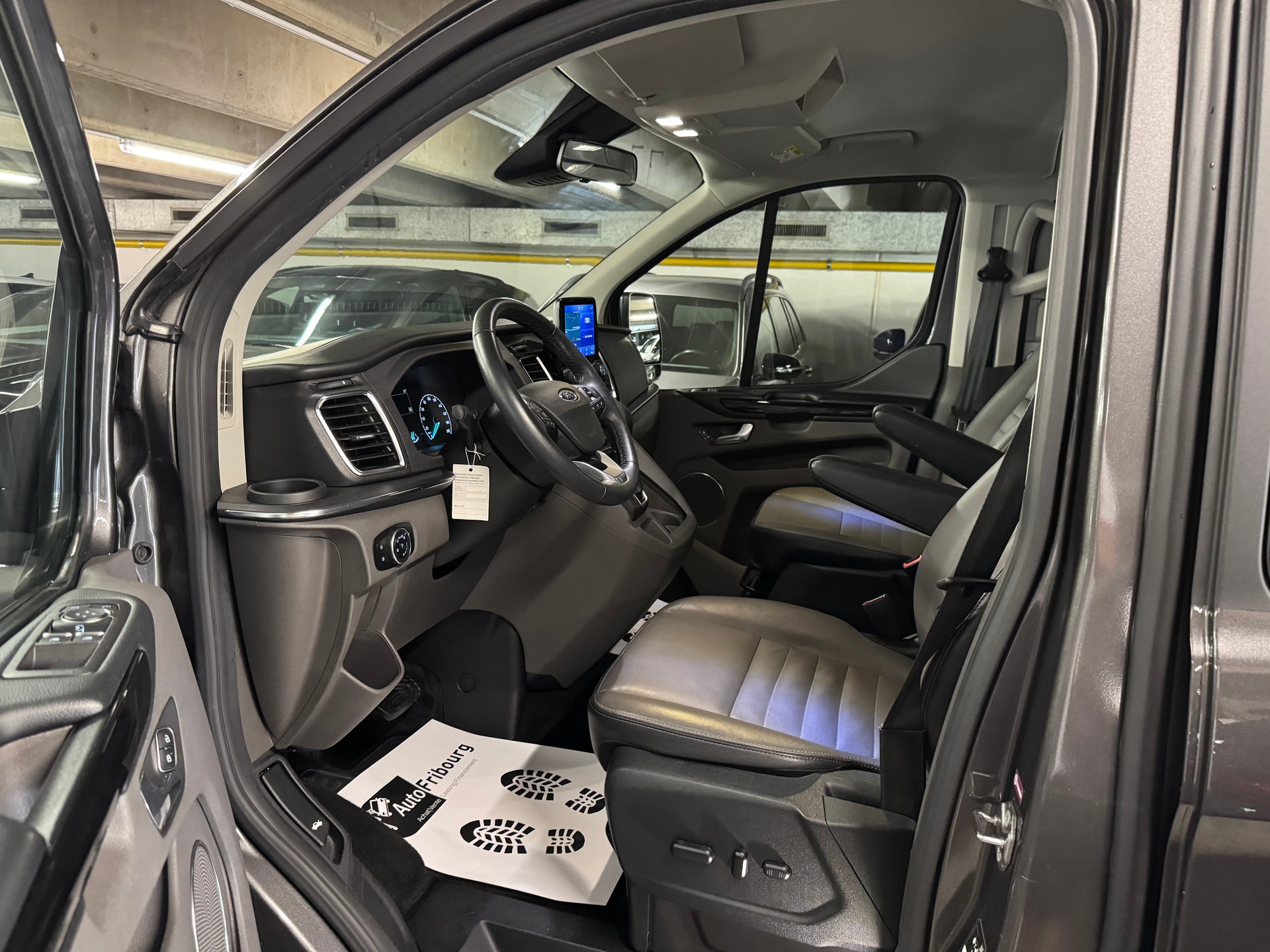 FORD Tourneo Custom 320 L1H1 Titanium X A-image-3