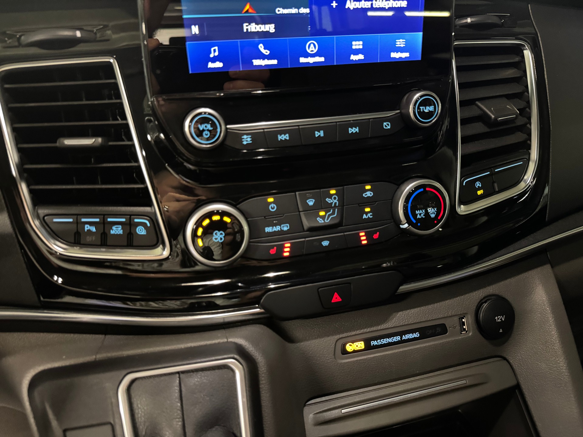 FORD Tourneo Custom 320 L1H1 Titanium X A-image-6
