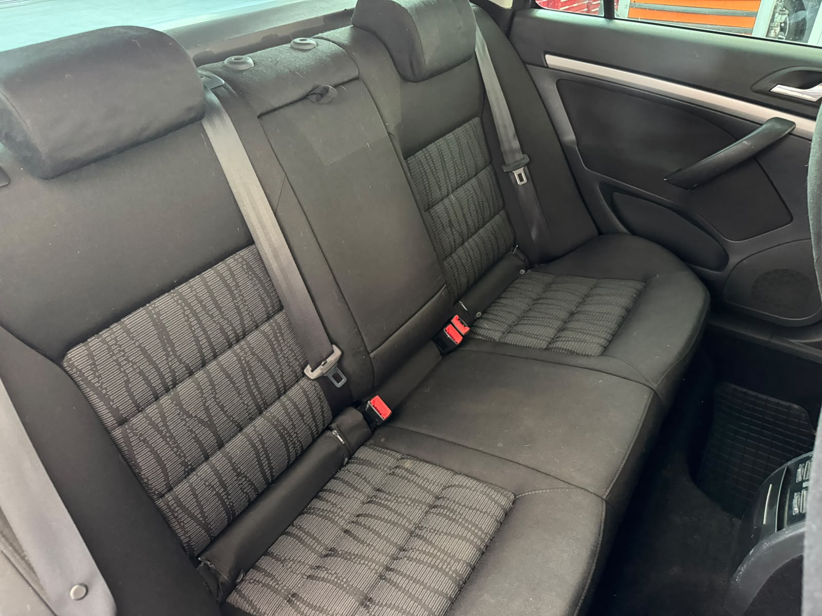SKODA Octavia Combi 1.6 TDI Adventure 4x4-image-17