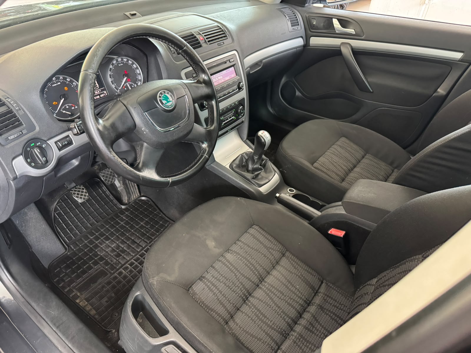 SKODA Octavia Combi 1.6 TDI Adventure 4x4-image-12