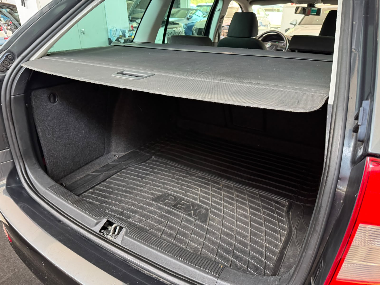 SKODA Octavia Combi 1.6 TDI Adventure 4x4-image-18