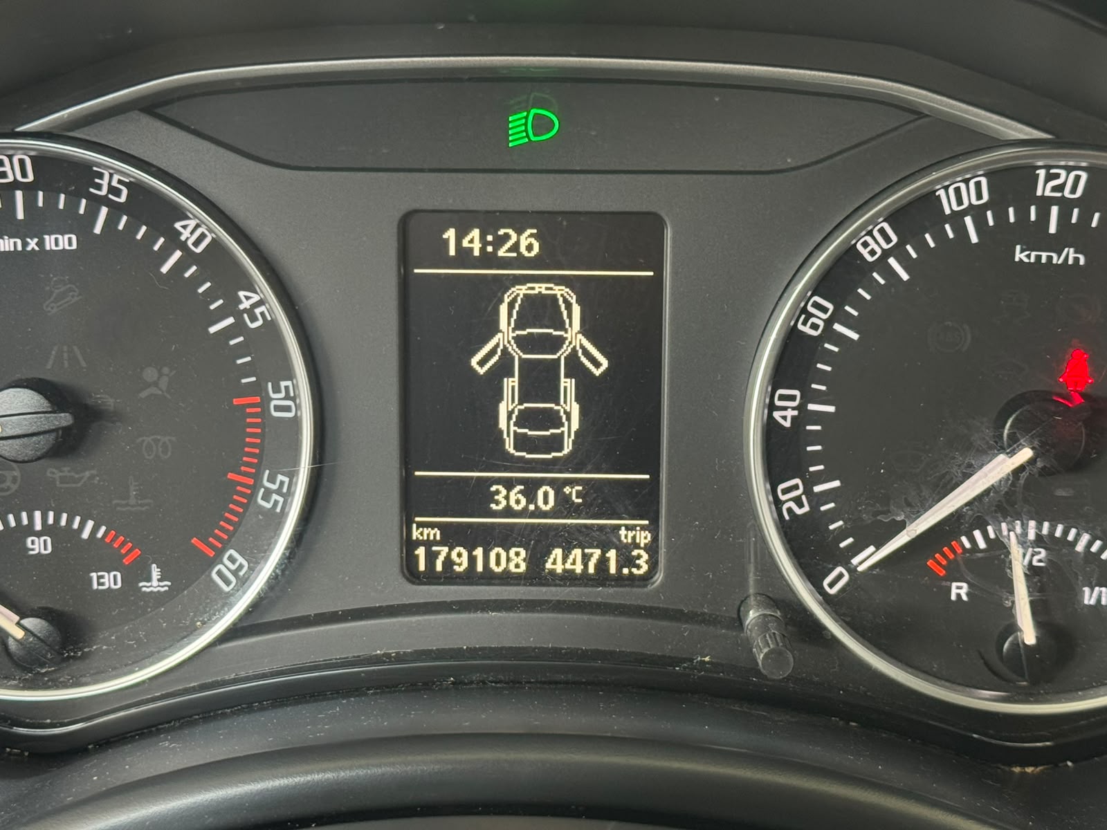 SKODA Octavia Combi 1.6 TDI Adventure 4x4-image-21