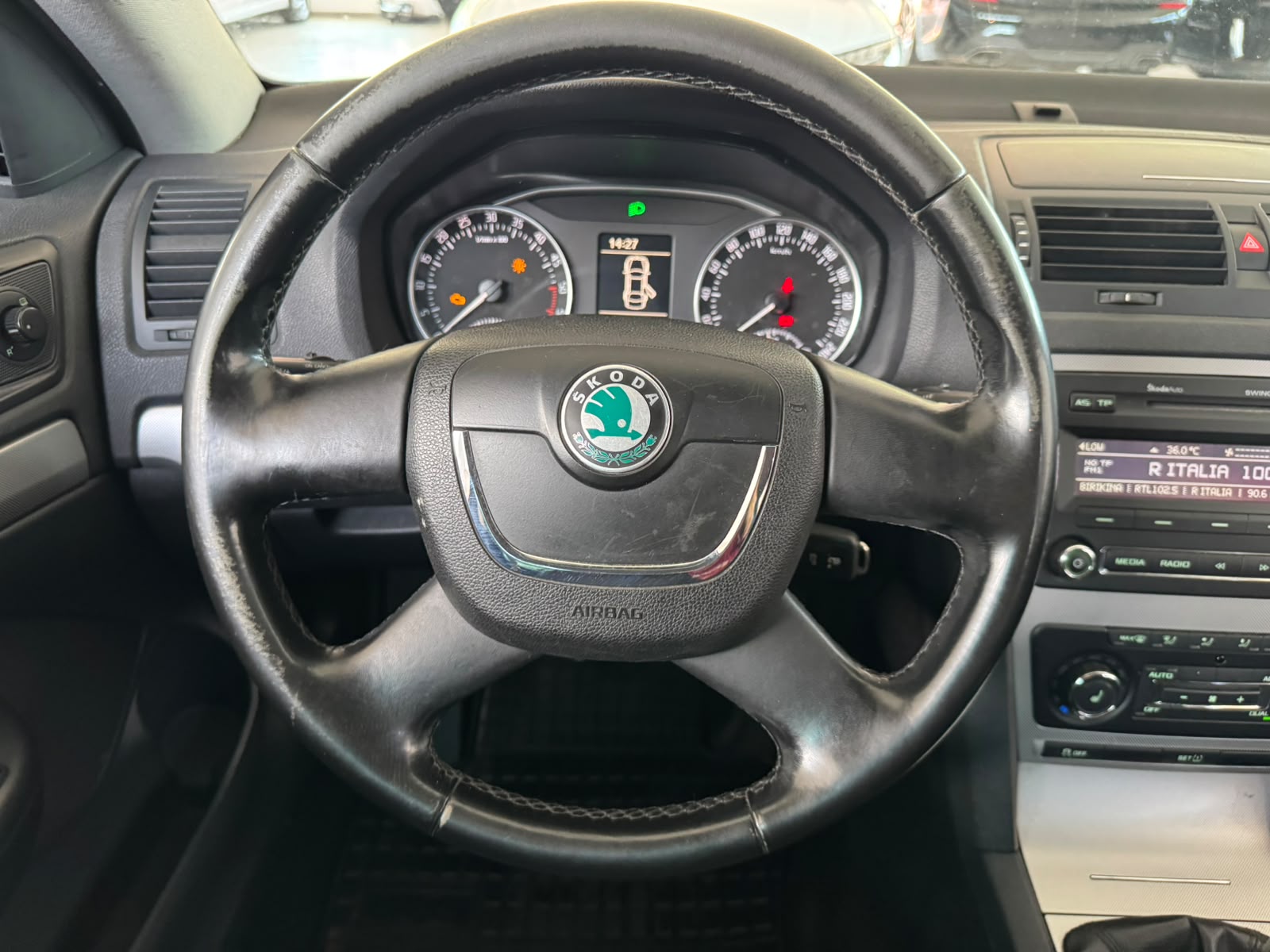SKODA Octavia Combi 1.6 TDI Adventure 4x4-image-14