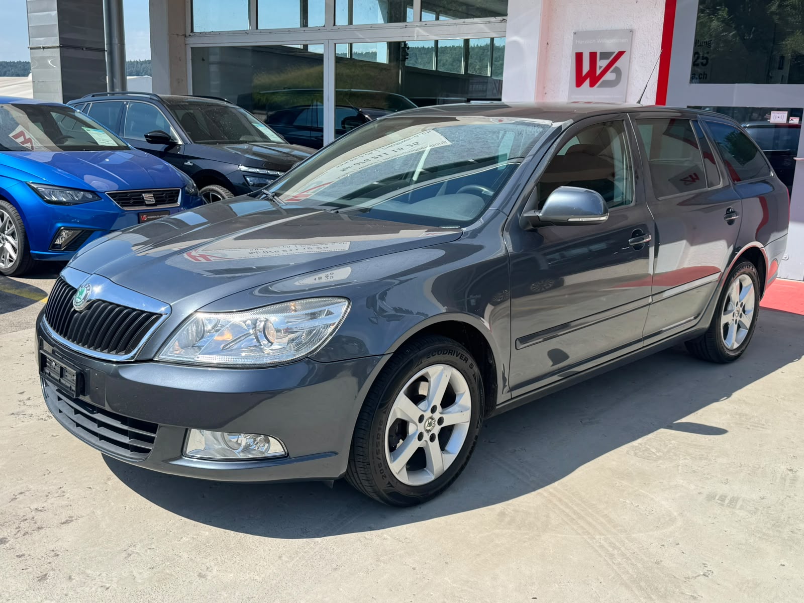 SKODA Octavia Combi 1.6 TDI Adventure 4x4-image-0