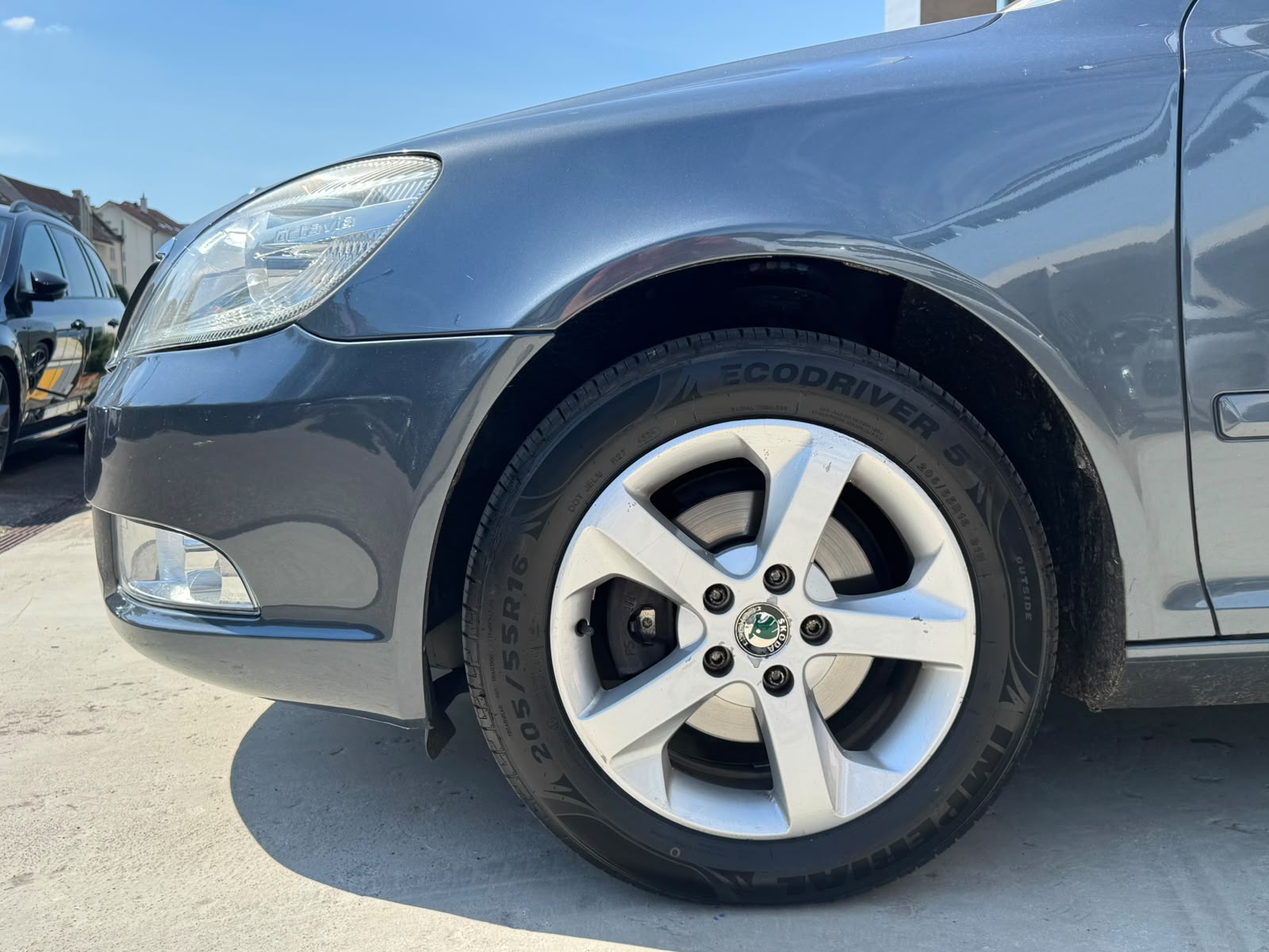 SKODA Octavia Combi 1.6 TDI Adventure 4x4-image-7