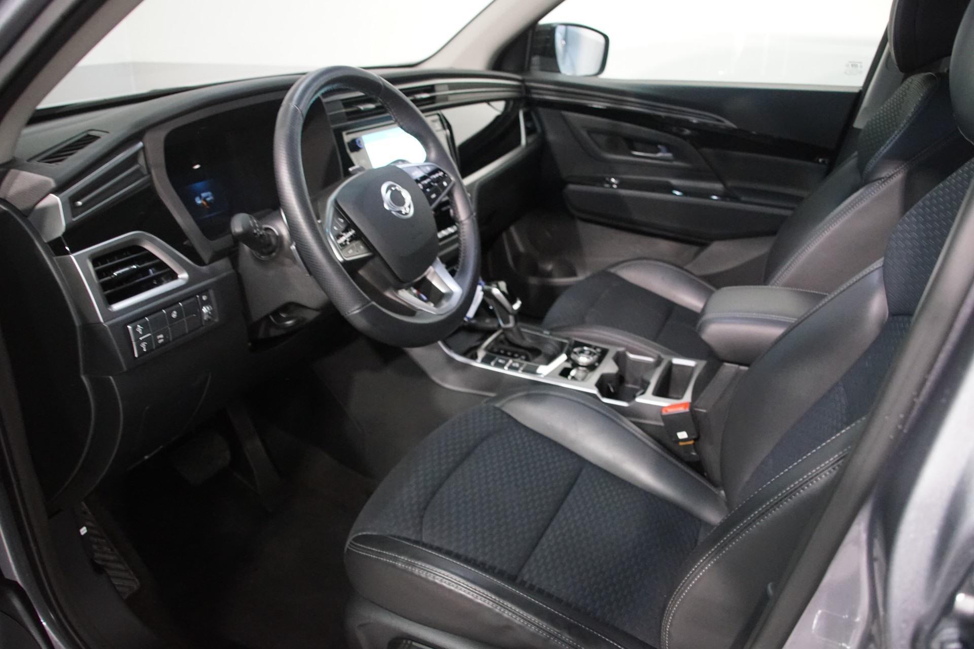 KGM-SsangYong Korando 1.5 T GDI Blackline SWISS 4WD Automat-image-9