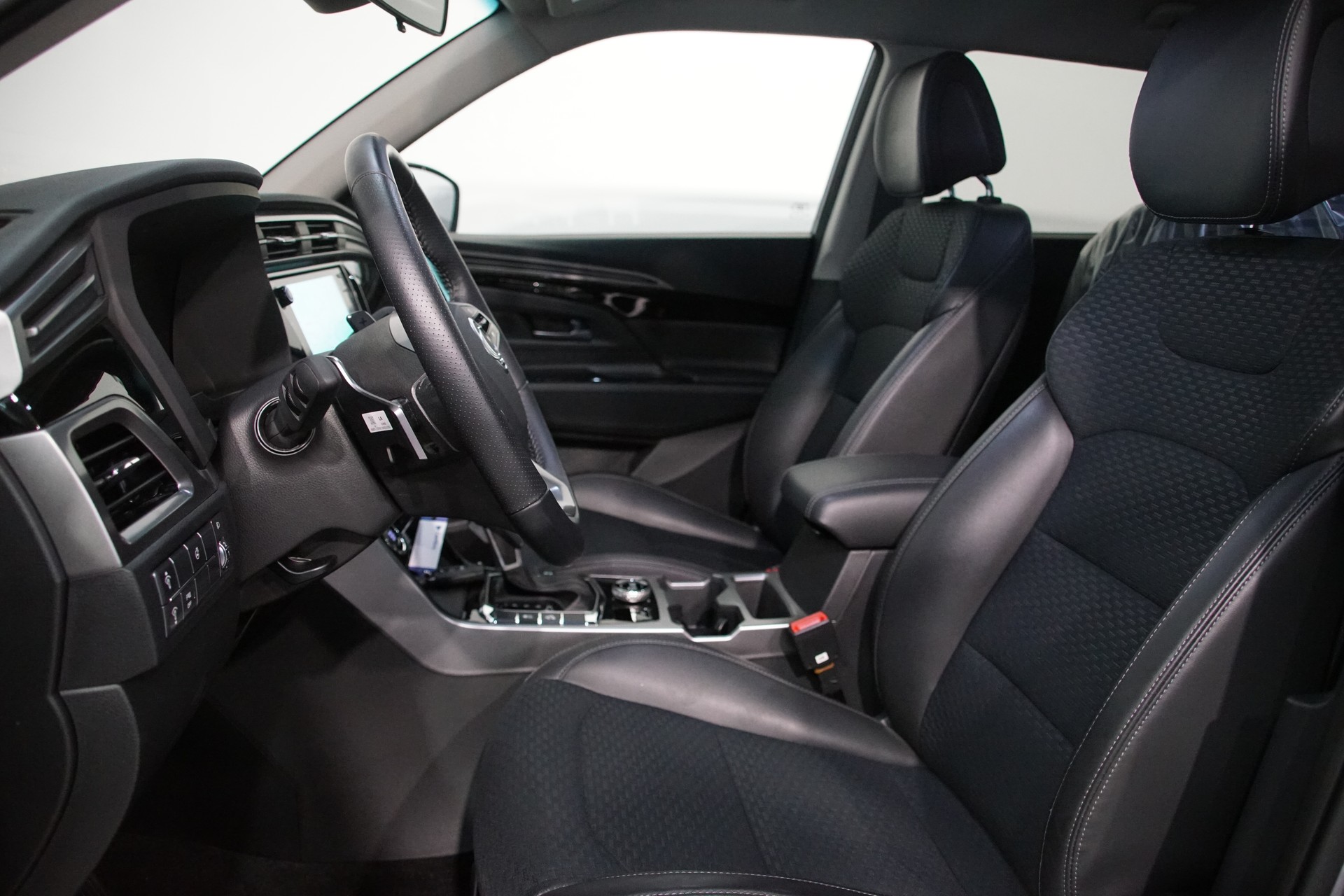KGM-SsangYong Korando 1.5 T GDI Blackline SWISS 4WD Automat-image-11