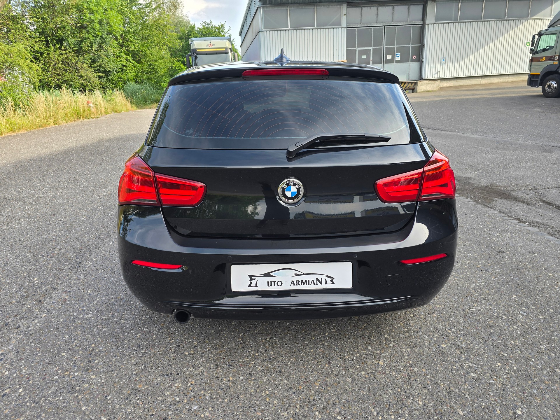 BMW 118i Urban Line Steptronic-image-3