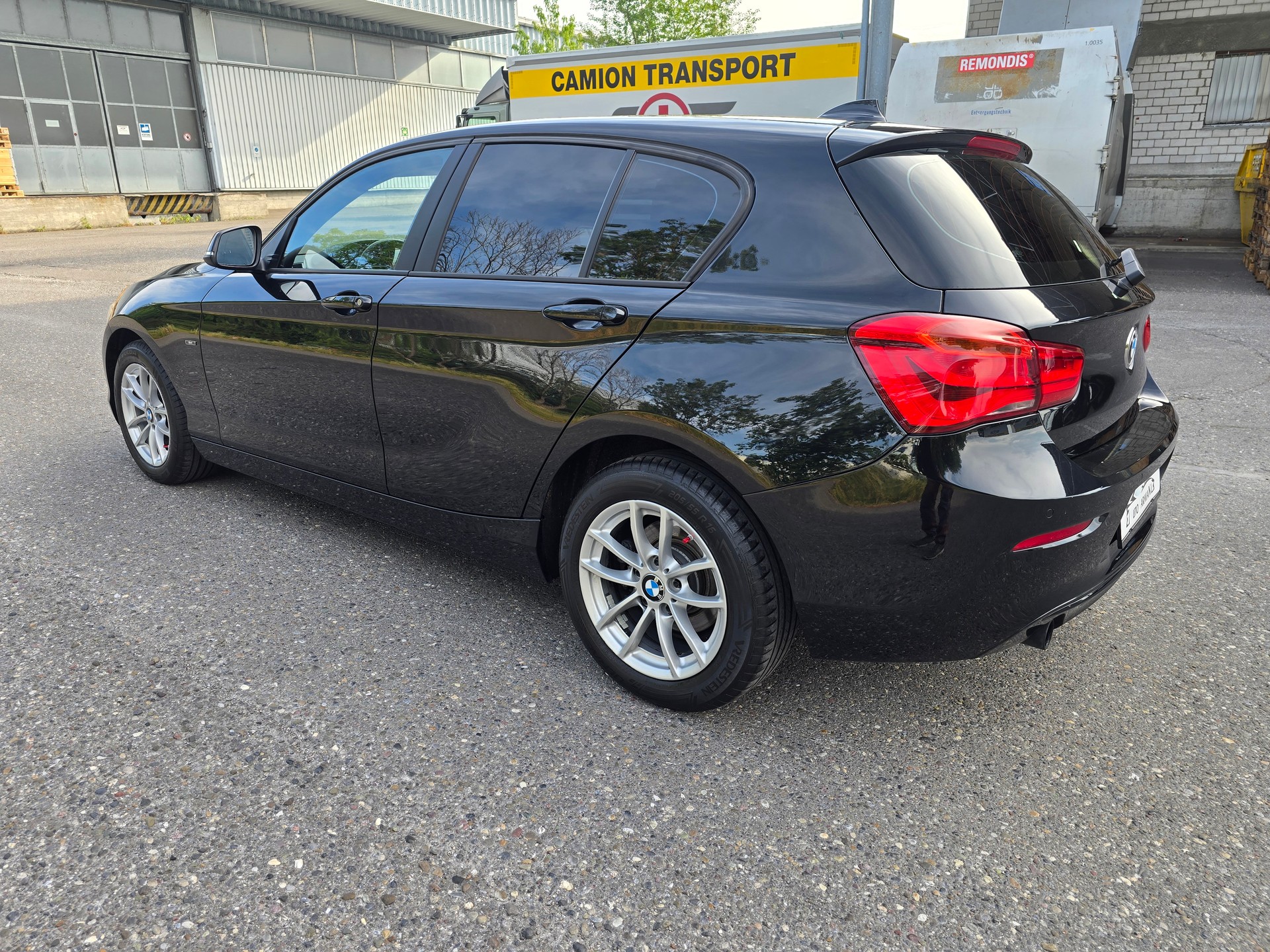 BMW 118i Urban Line Steptronic-image-4