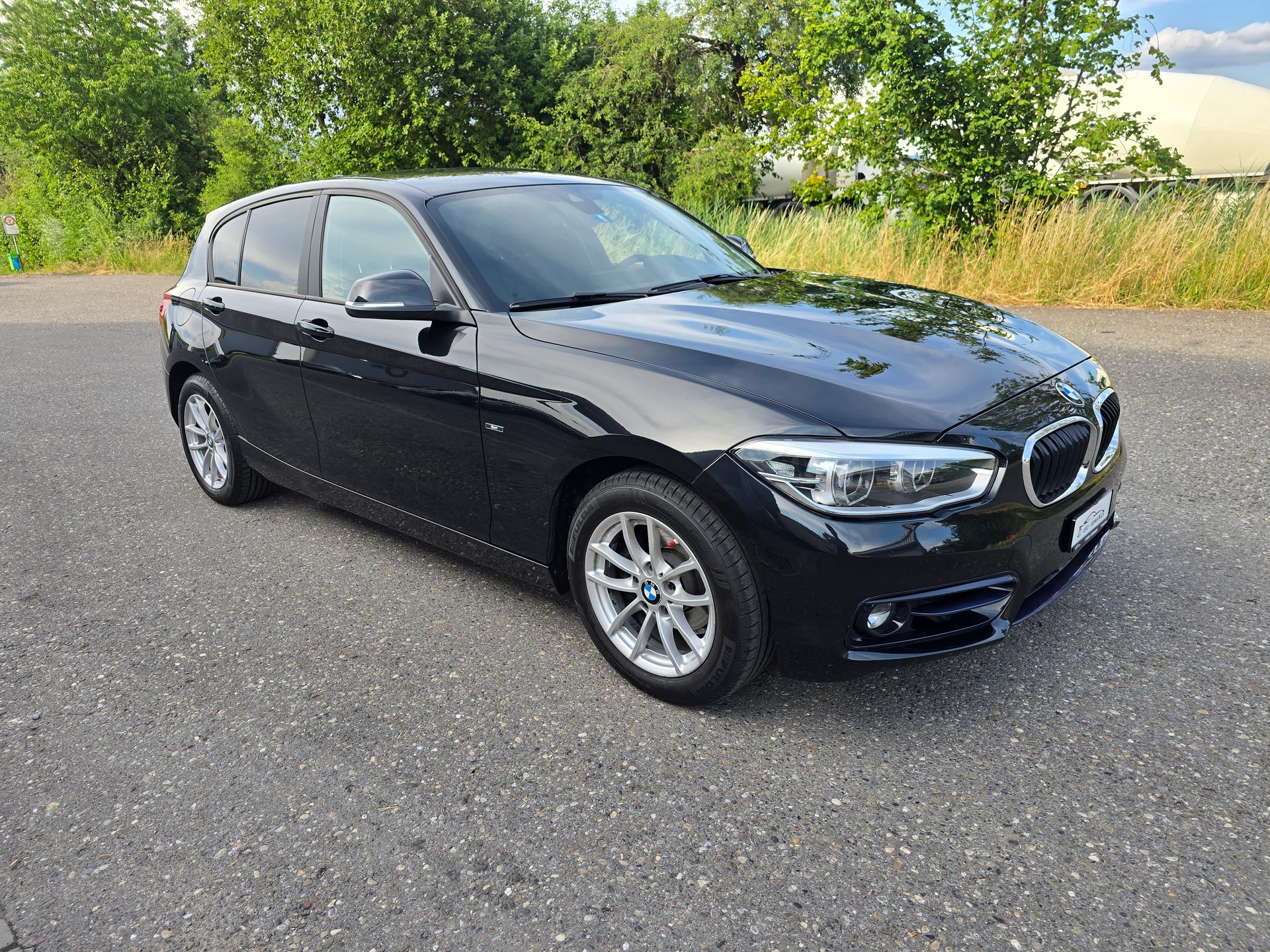 BMW 118i Urban Line Steptronic-image-1