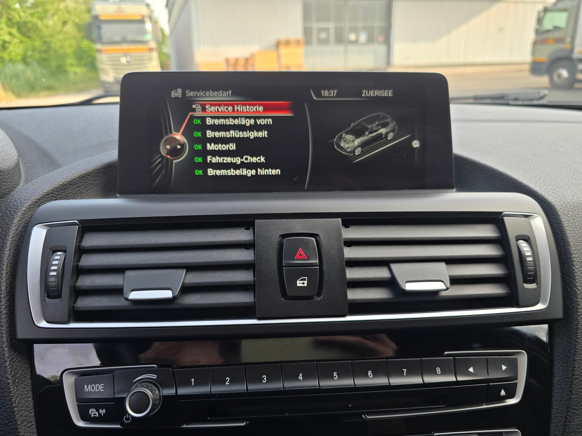 BMW 118i Urban Line Steptronic-image-25