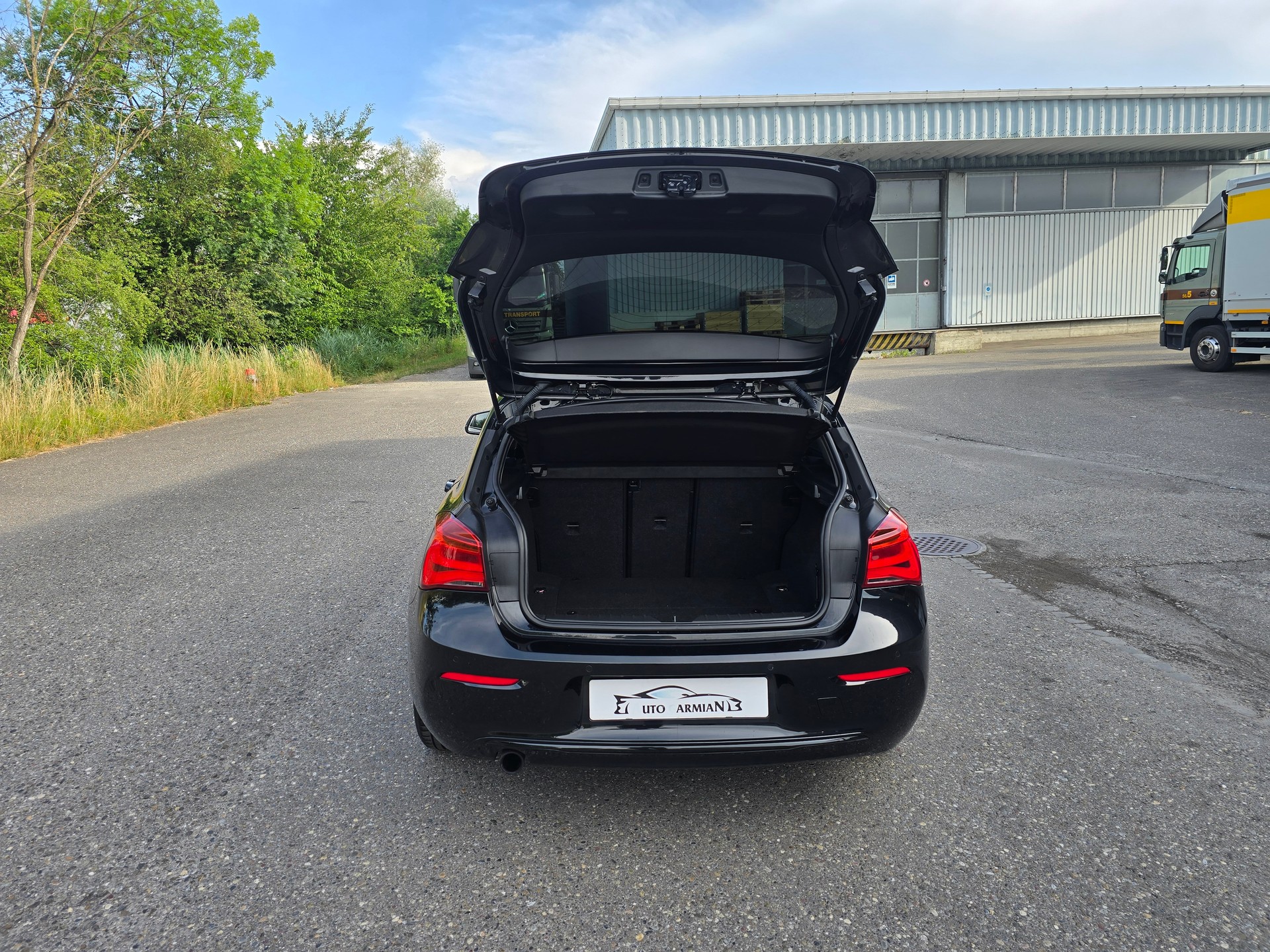BMW 118i Urban Line Steptronic-image-6