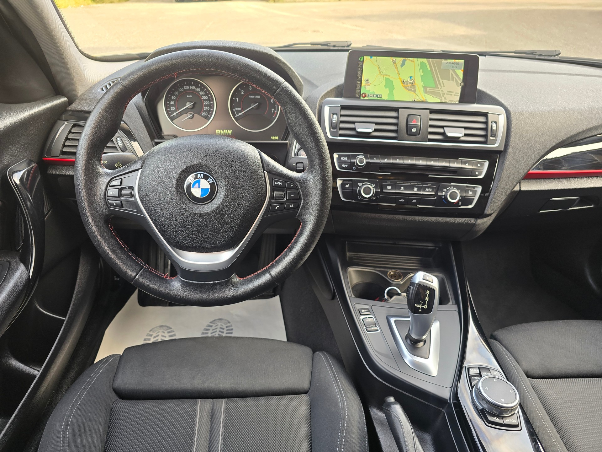 BMW 118i Urban Line Steptronic-image-15