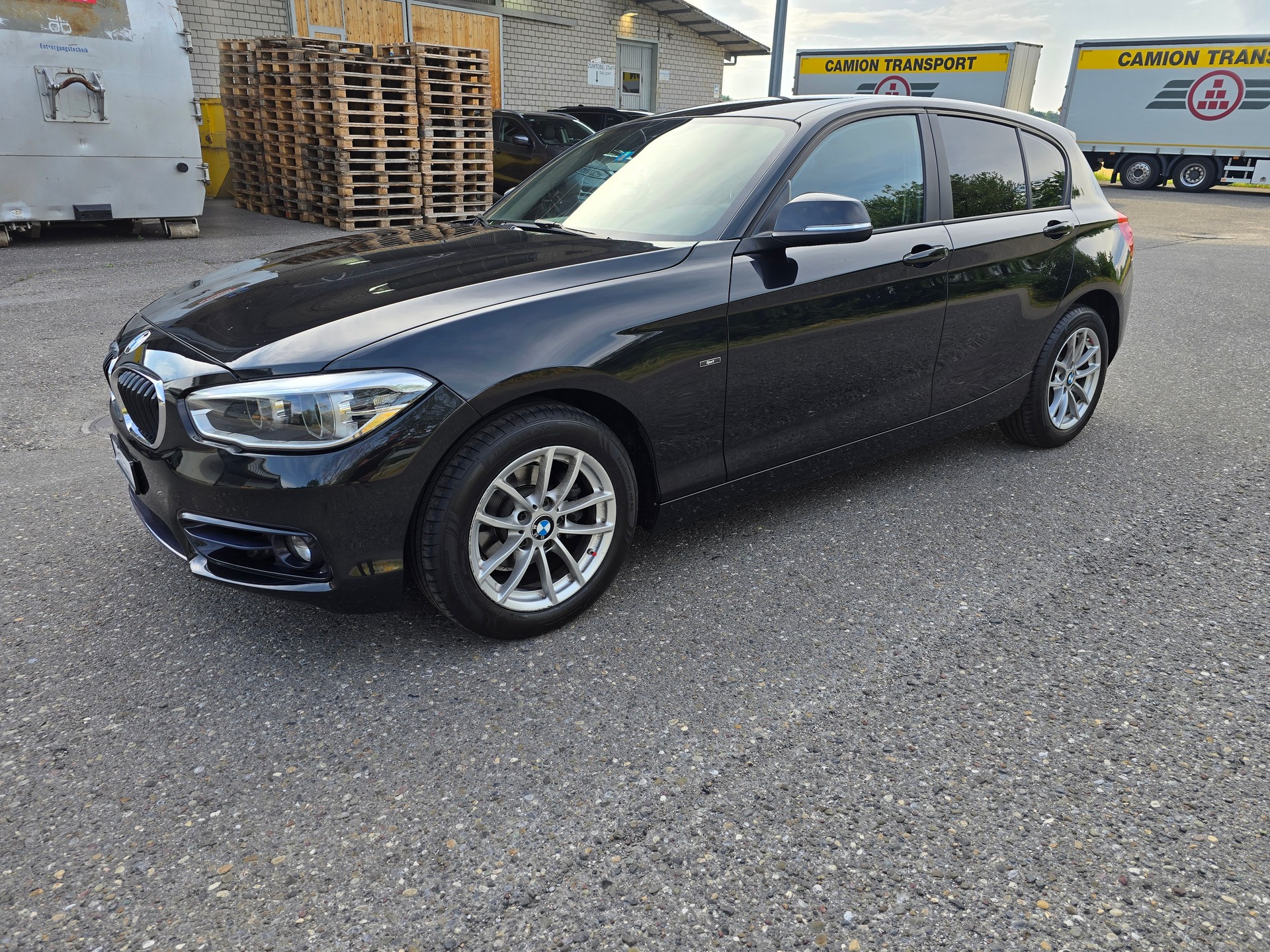 BMW 118i Urban Line Steptronic-image-2