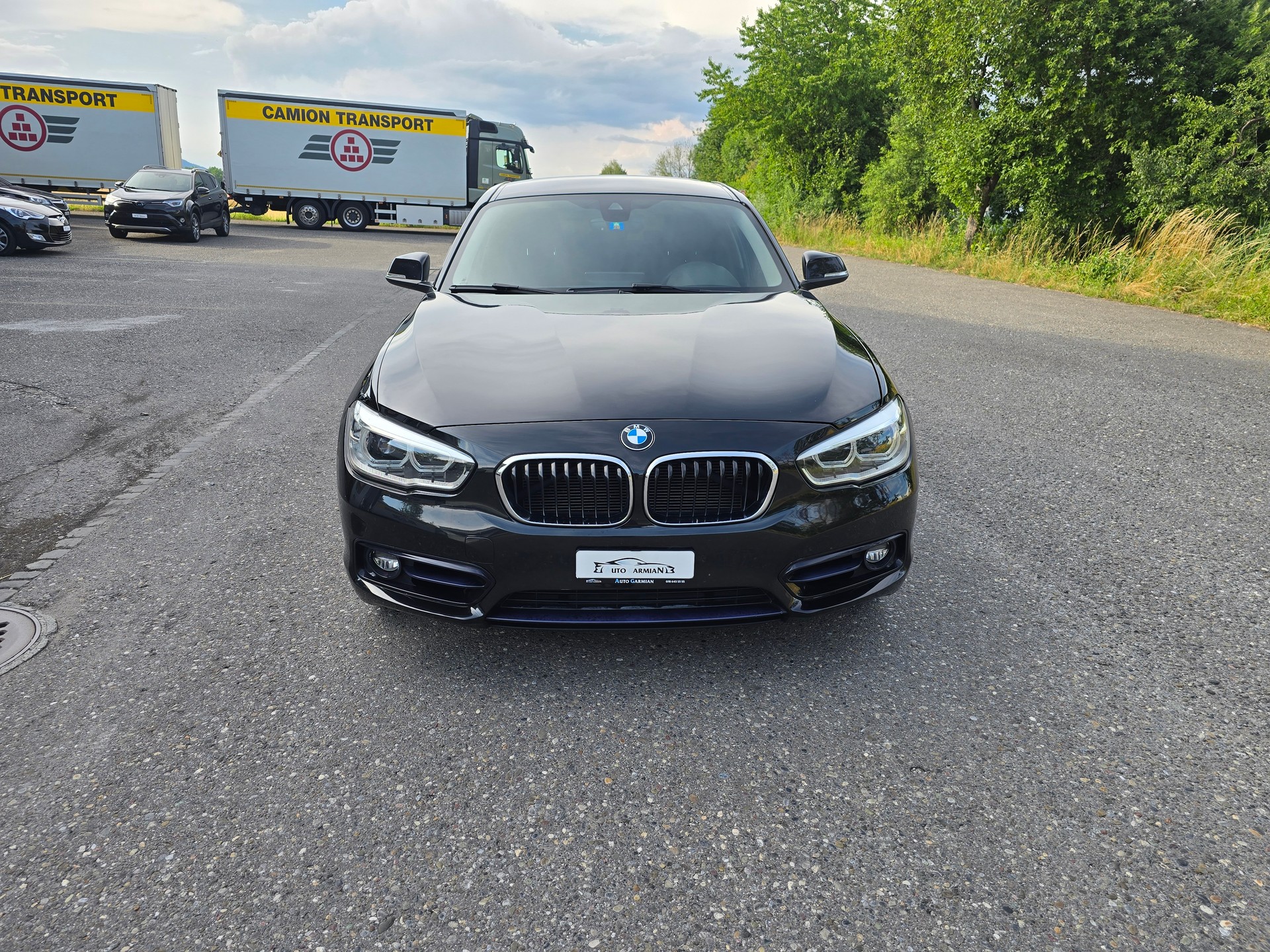 BMW 118i Urban Line Steptronic-image-0