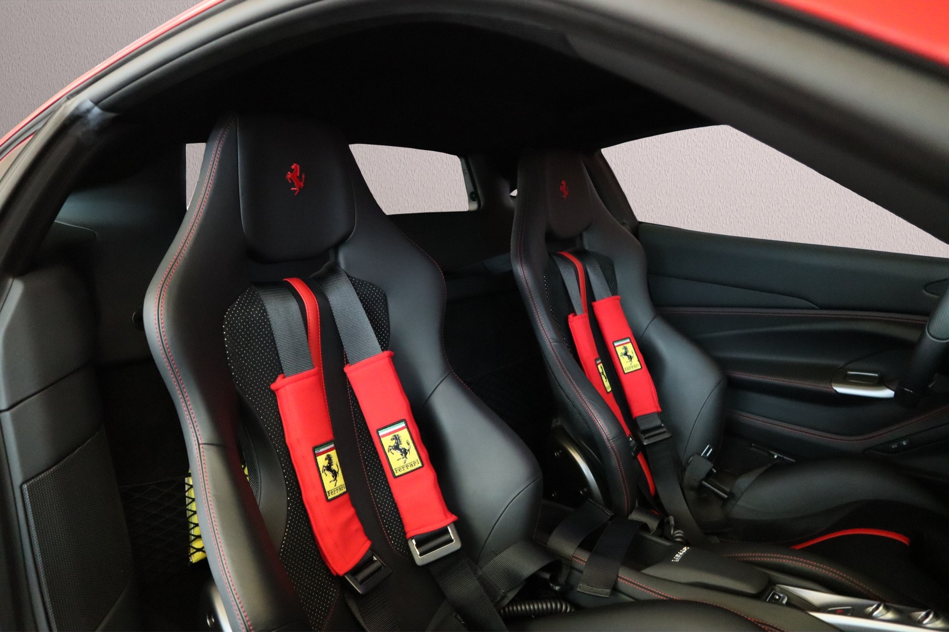 FERRARI F8 Tributo-image-21