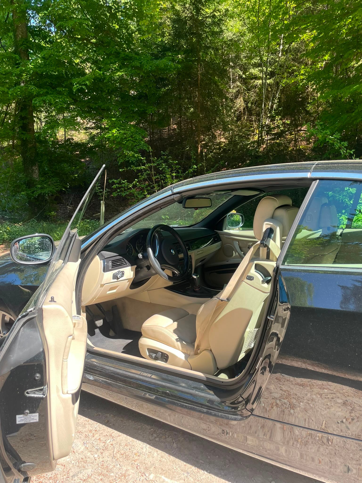 BMW 320i-image-4